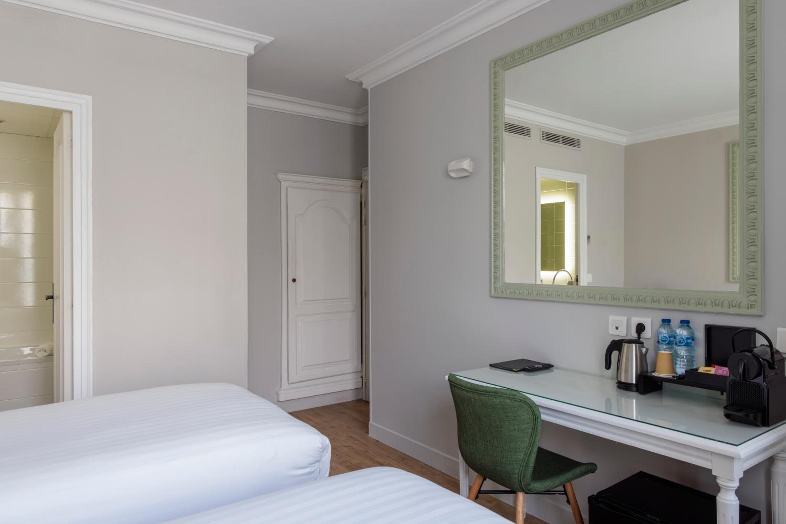 Hôtel Saint Martin Bastille: hotel room