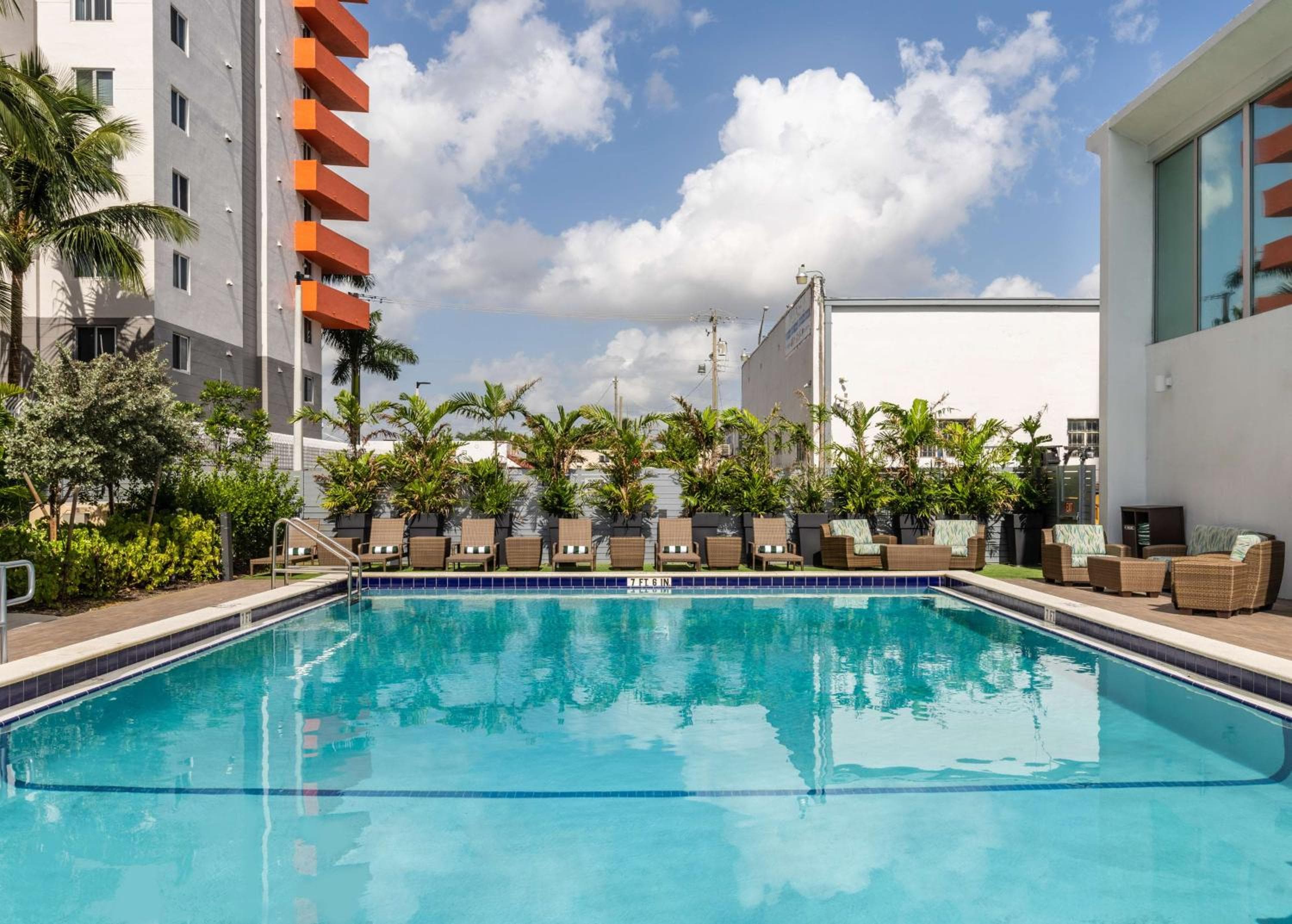 DoubleTree by Hilton Miami North I-95: recepcion & lobby