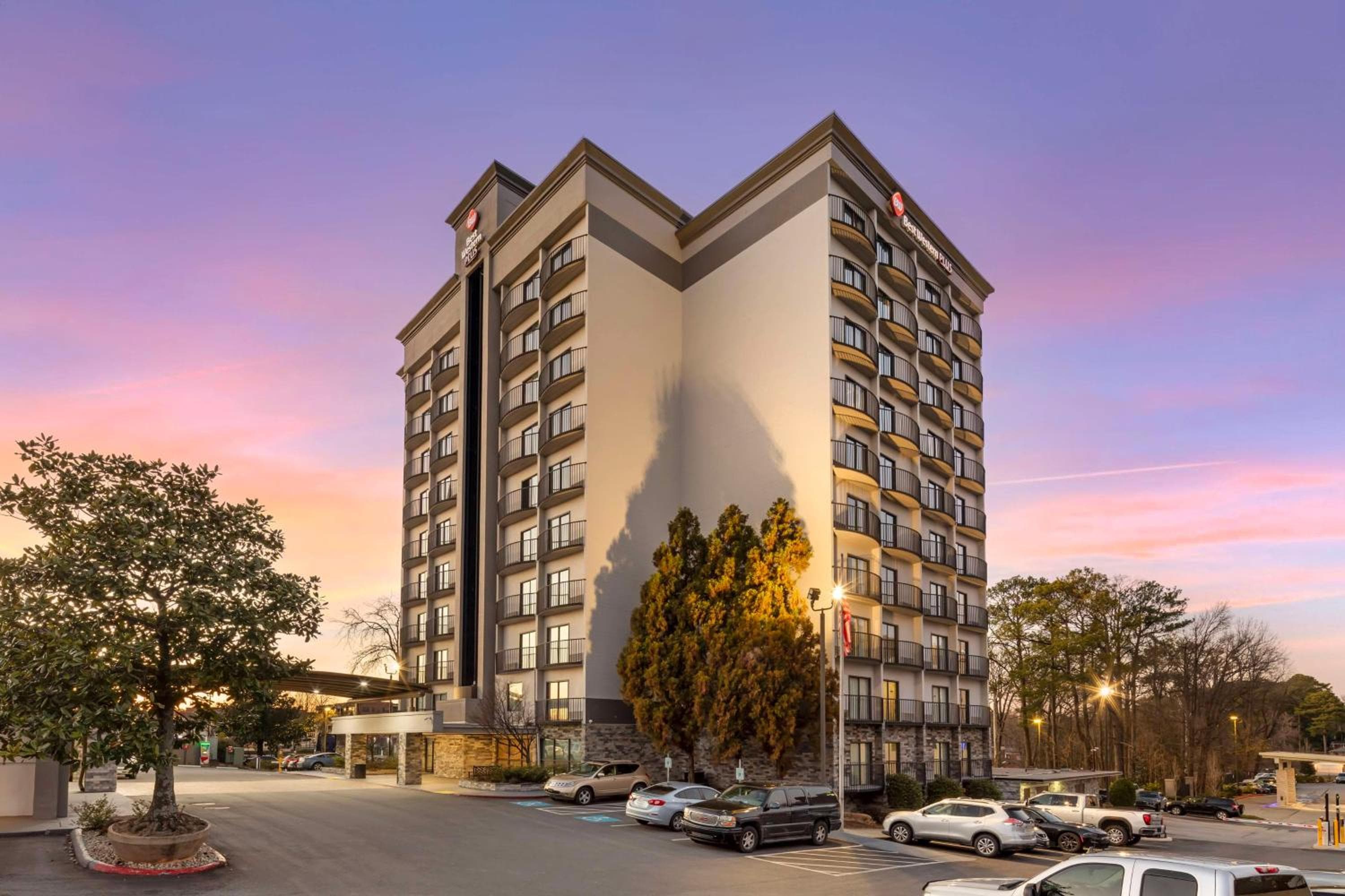 Best Western Plus Atlanta Airport East: building