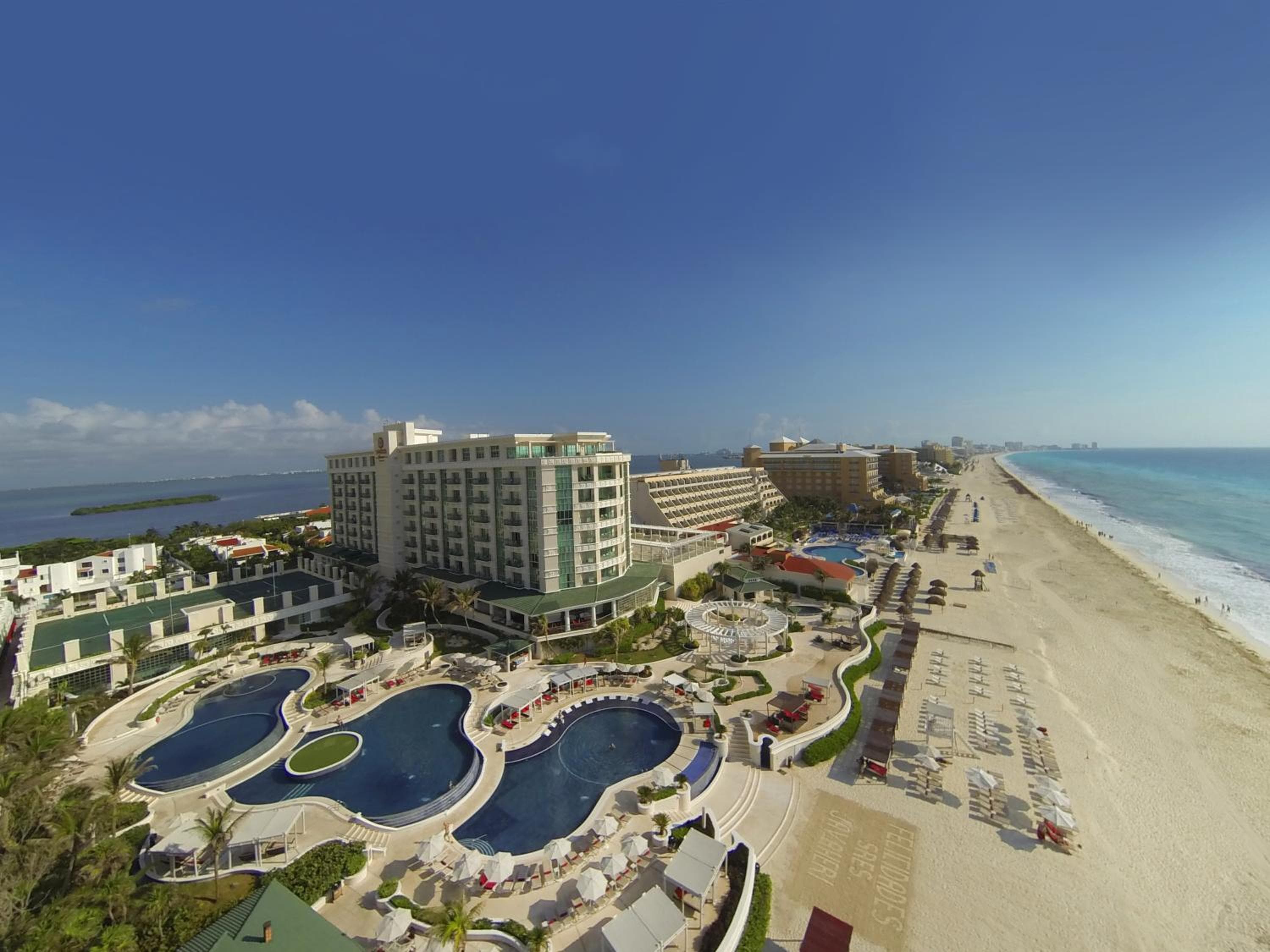 Sandos Cancún All Inclusive - Adults Only: building