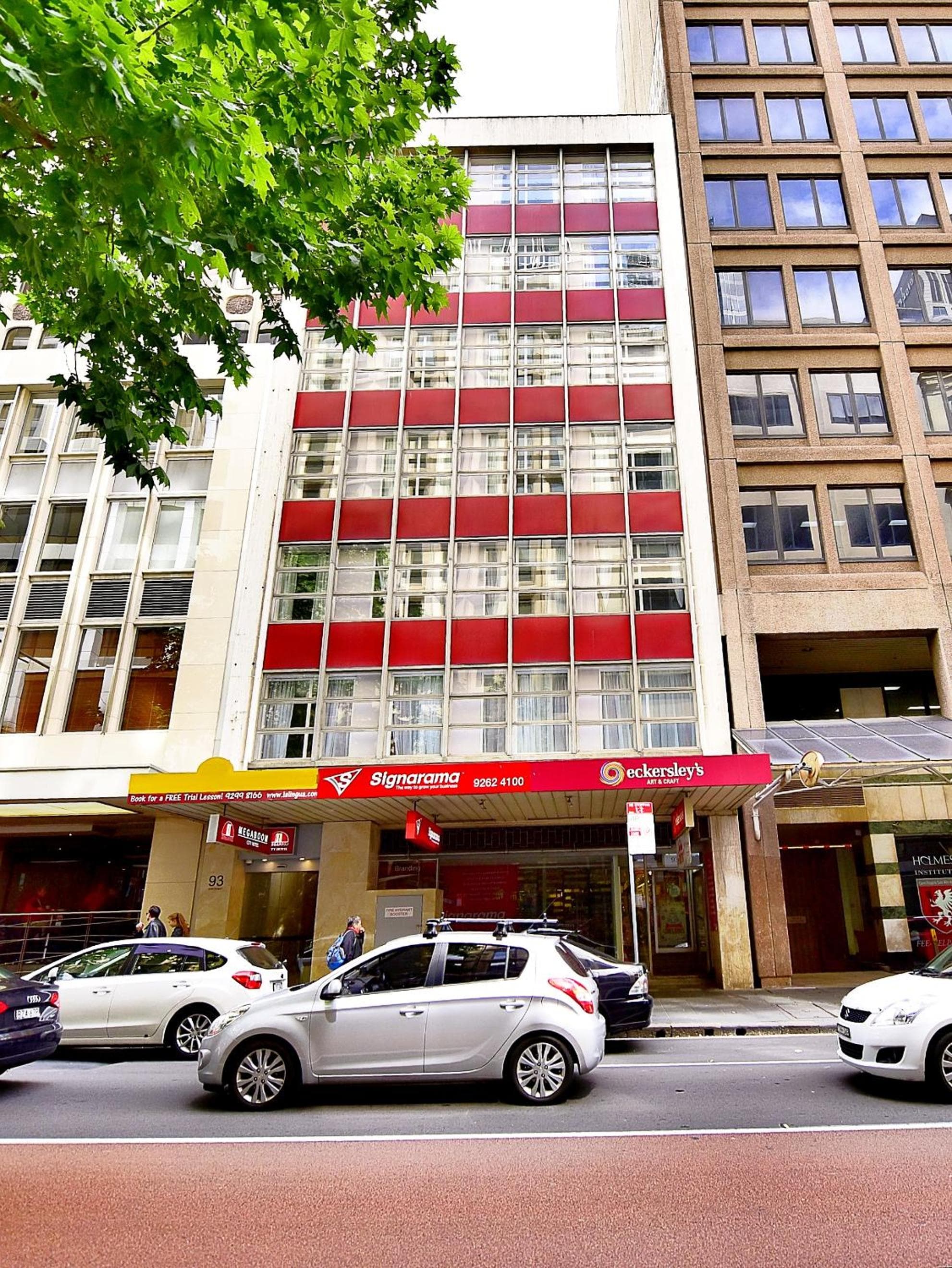 Megaboom City Hotel: building
