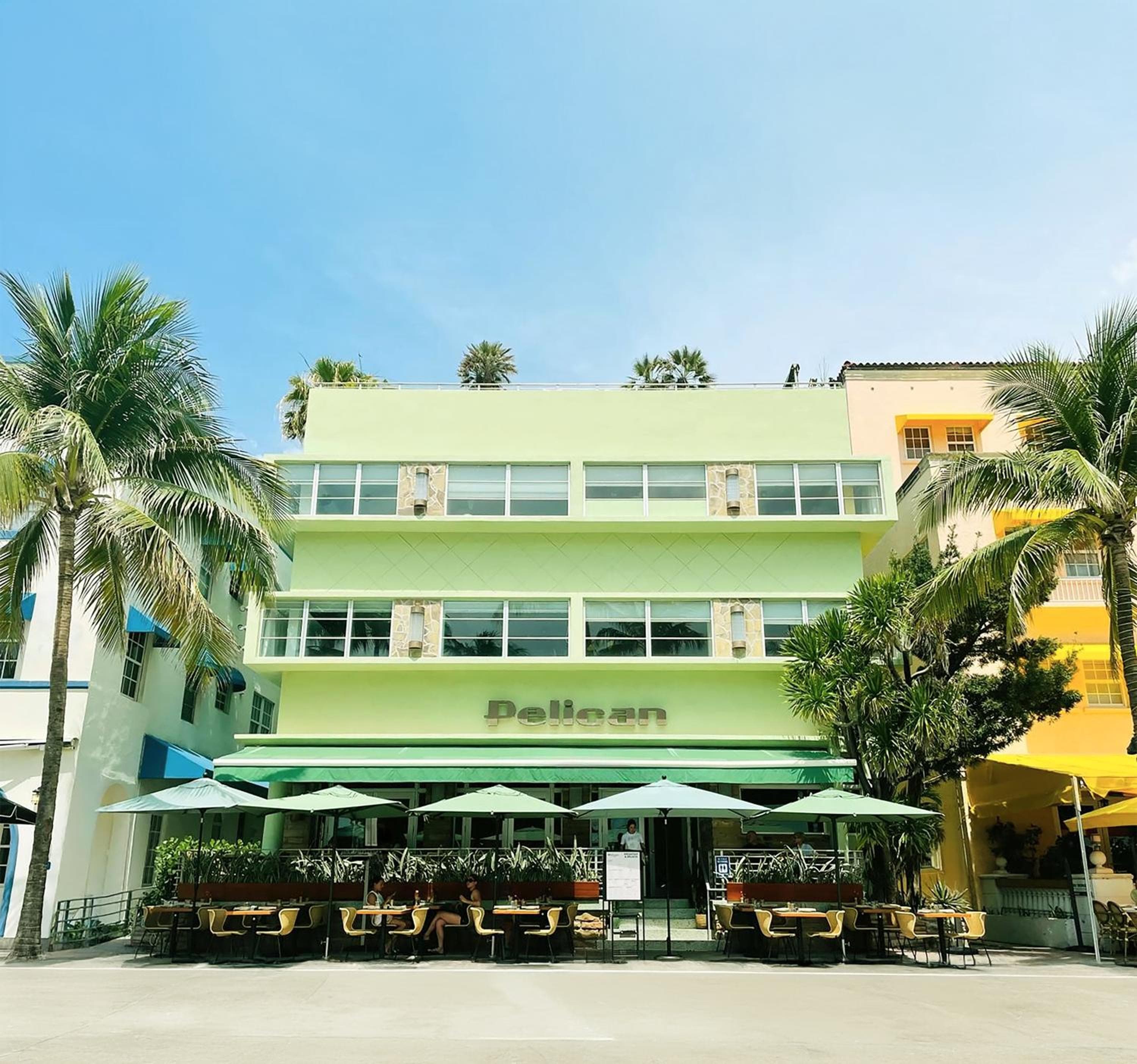 Pelican Hotel: building