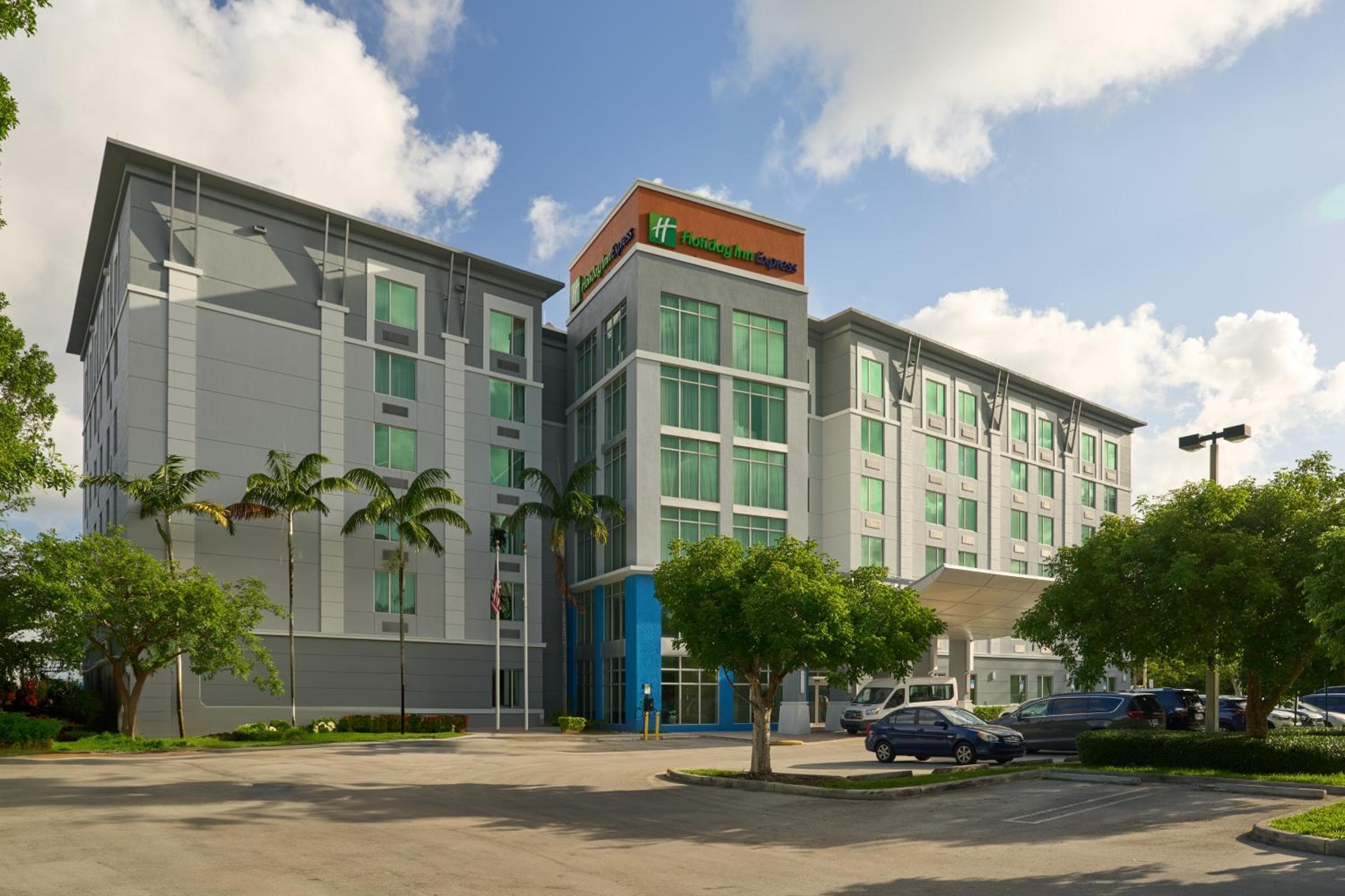 Holiday Inn Express Miami Airport-Blue Lagoon Area by IHG: building