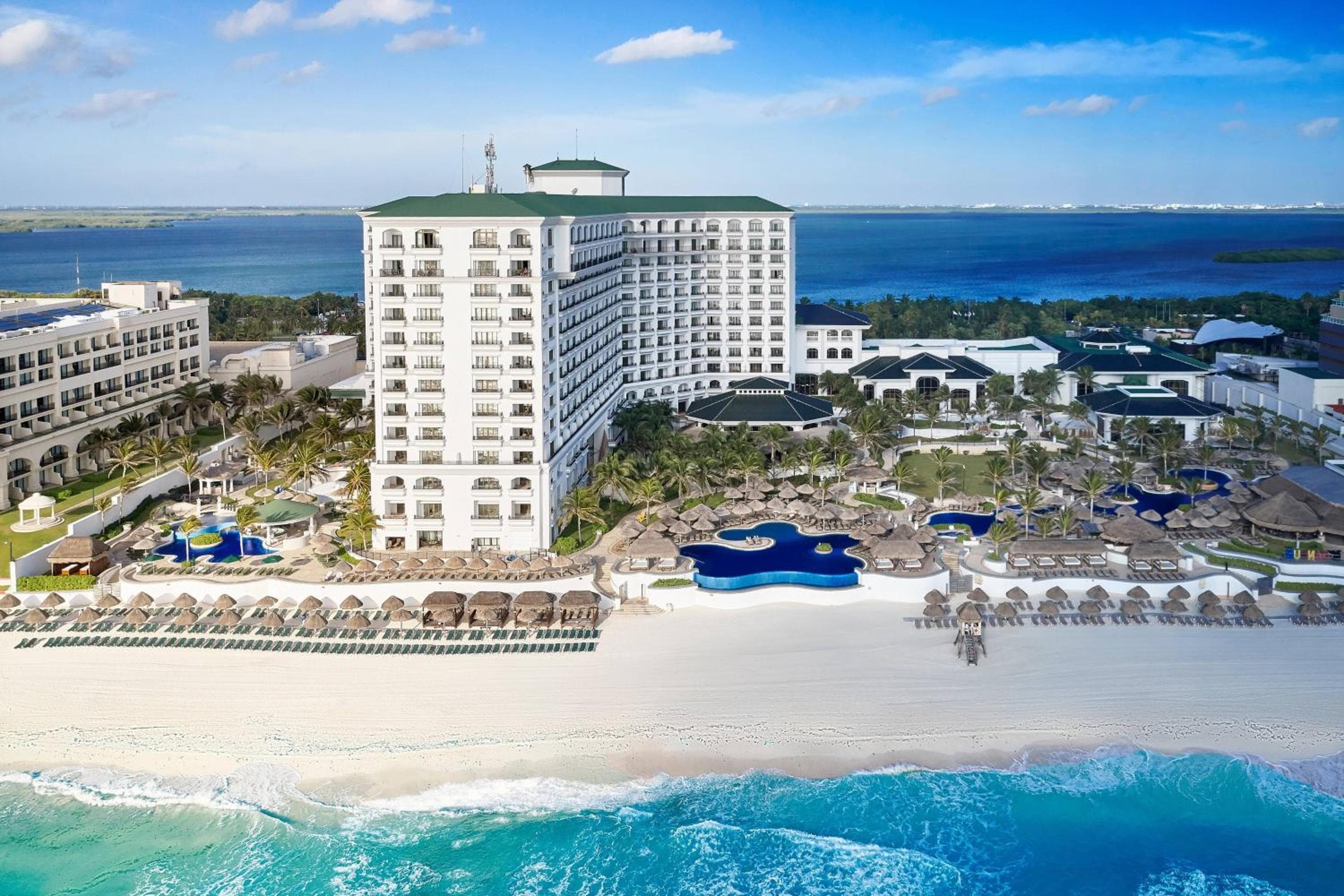 JW Marriott Cancun Resort & Spa: building