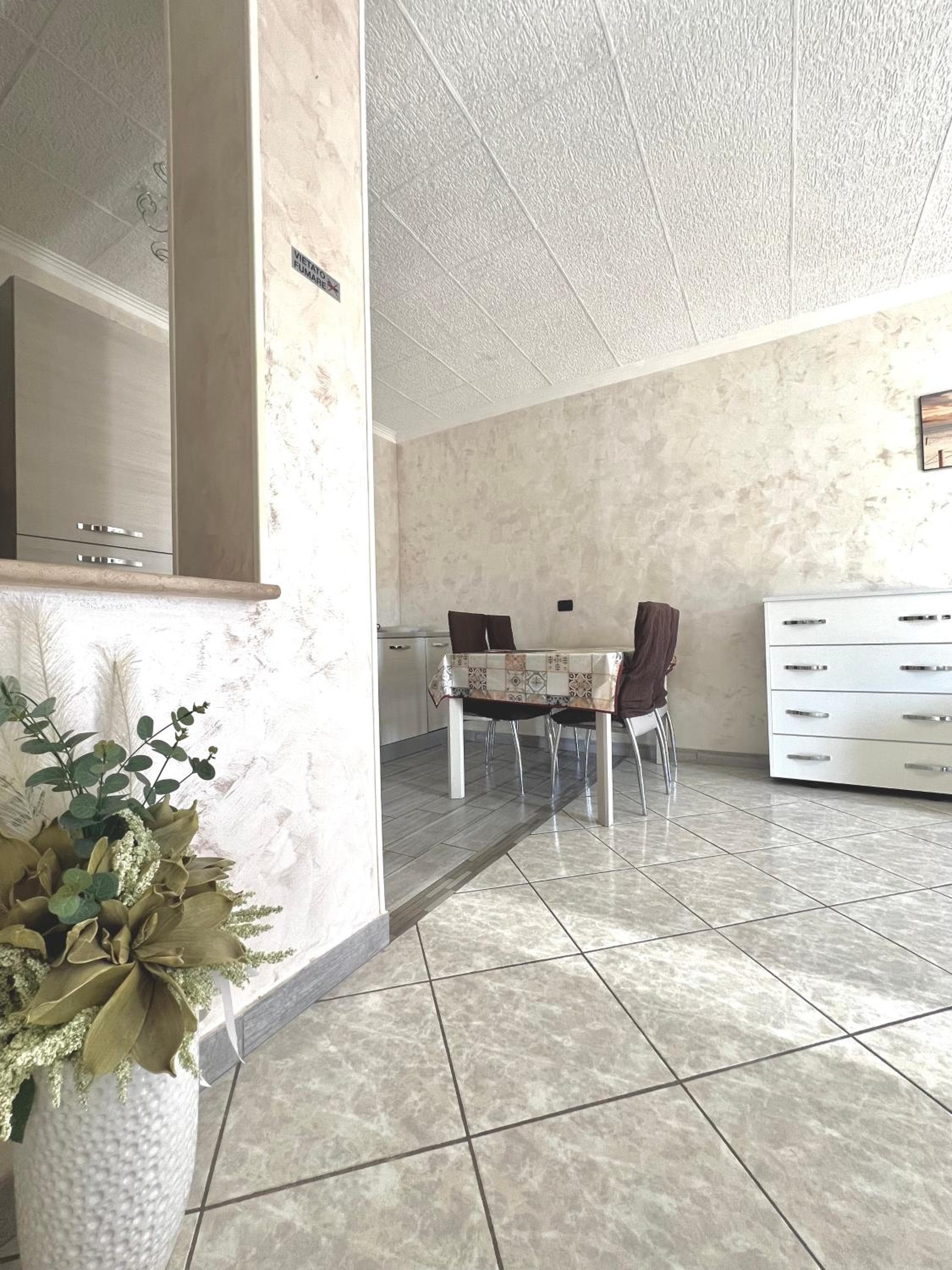 SEA apartment: dining