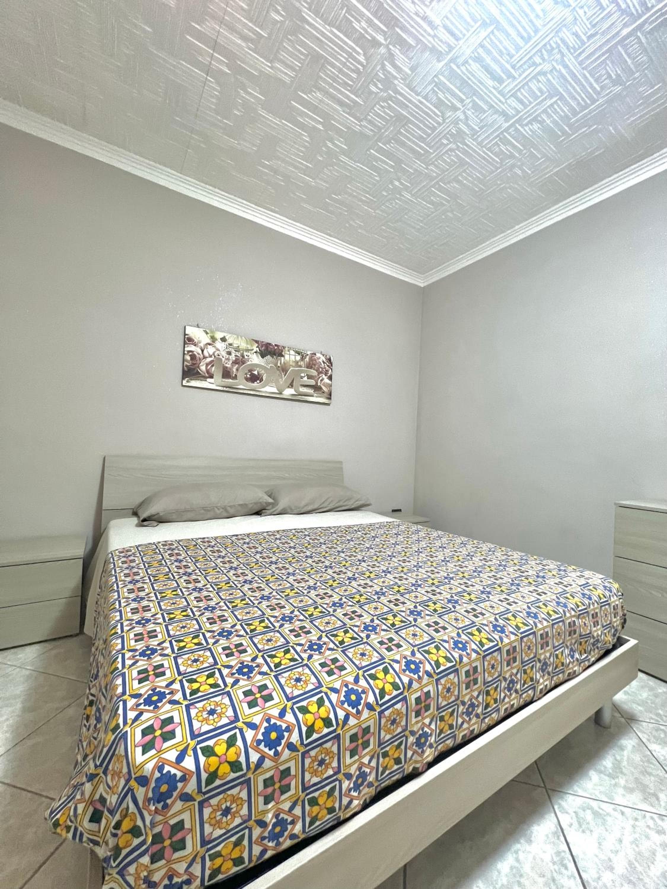 SEA apartment: hotel room