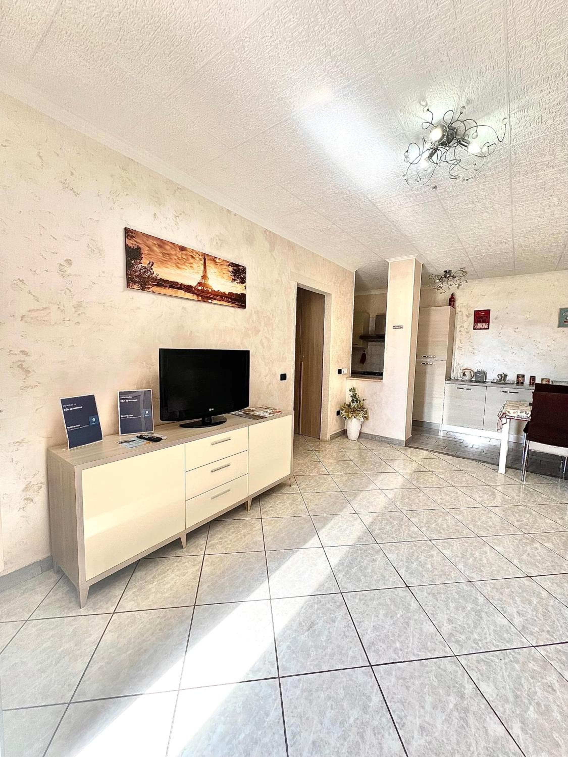 SEA apartment: hotel room