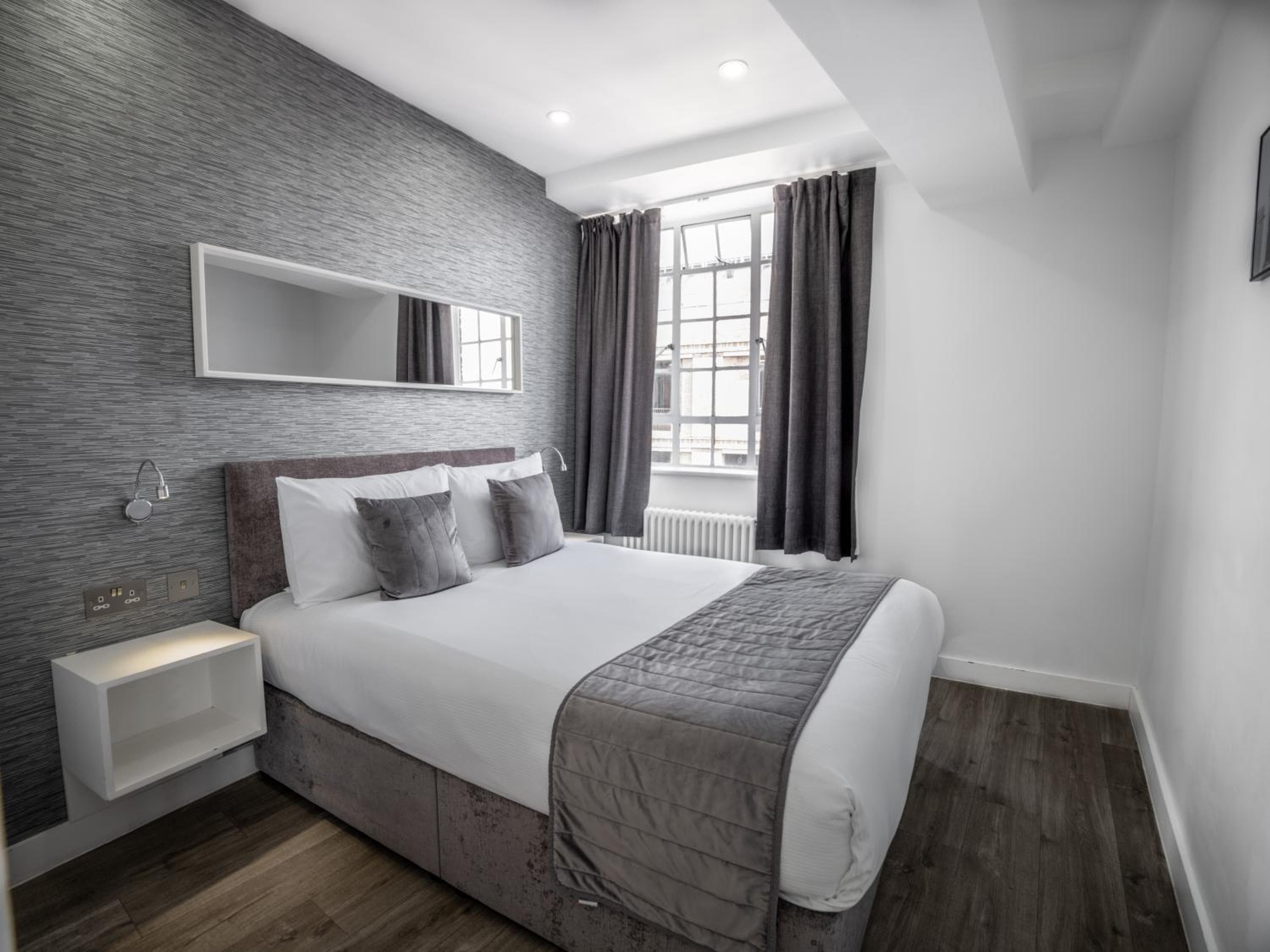 Chelsea Cloisters Serviced Apartments: hotel room