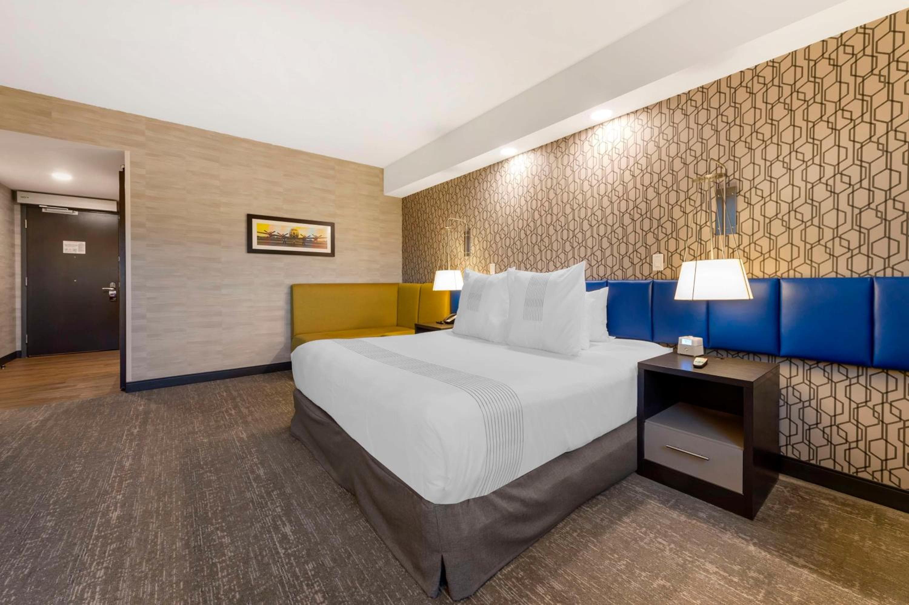GLō Best Western Kanata Ottawa West