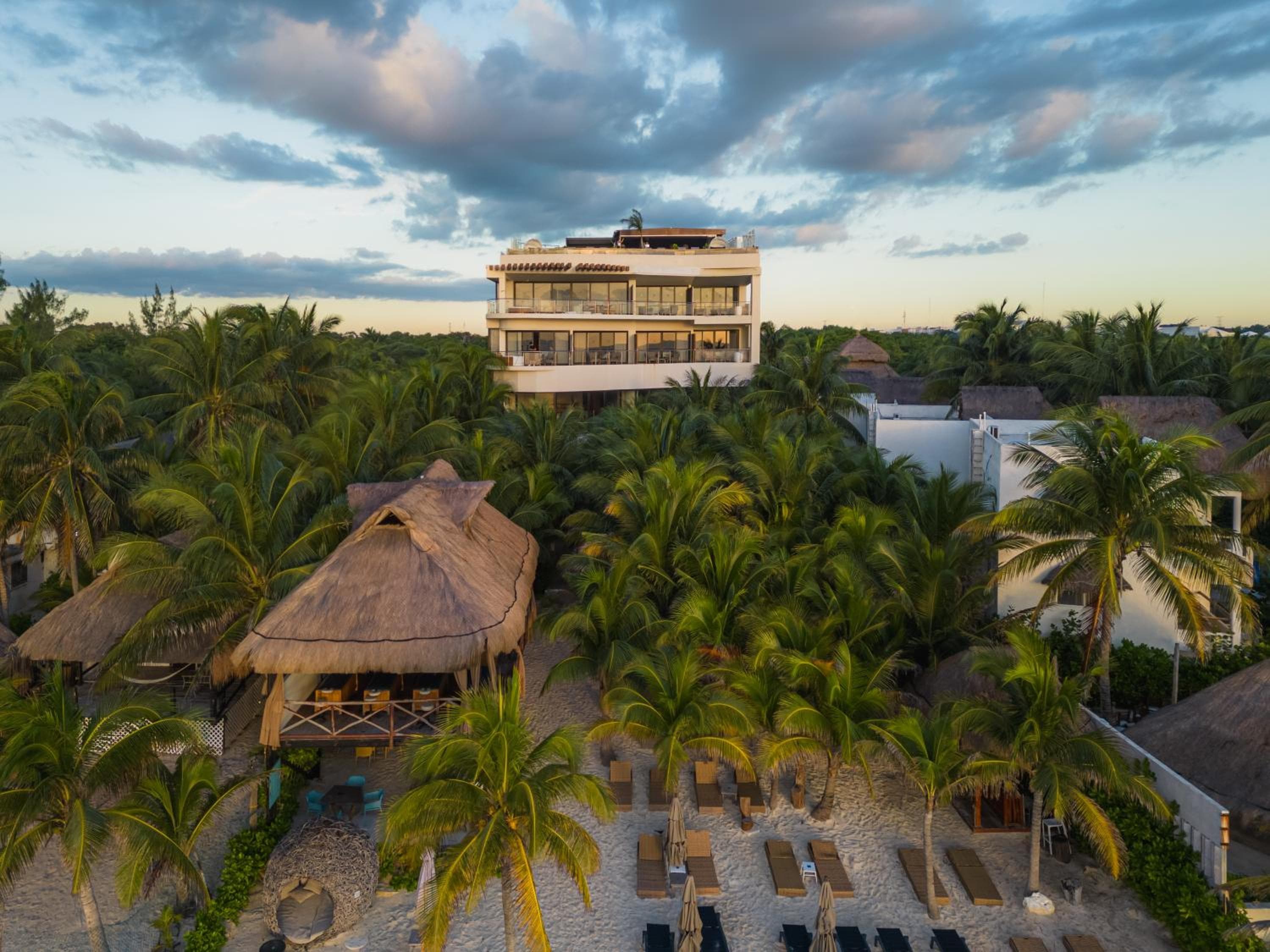 Mvngata Beach Hotel: building