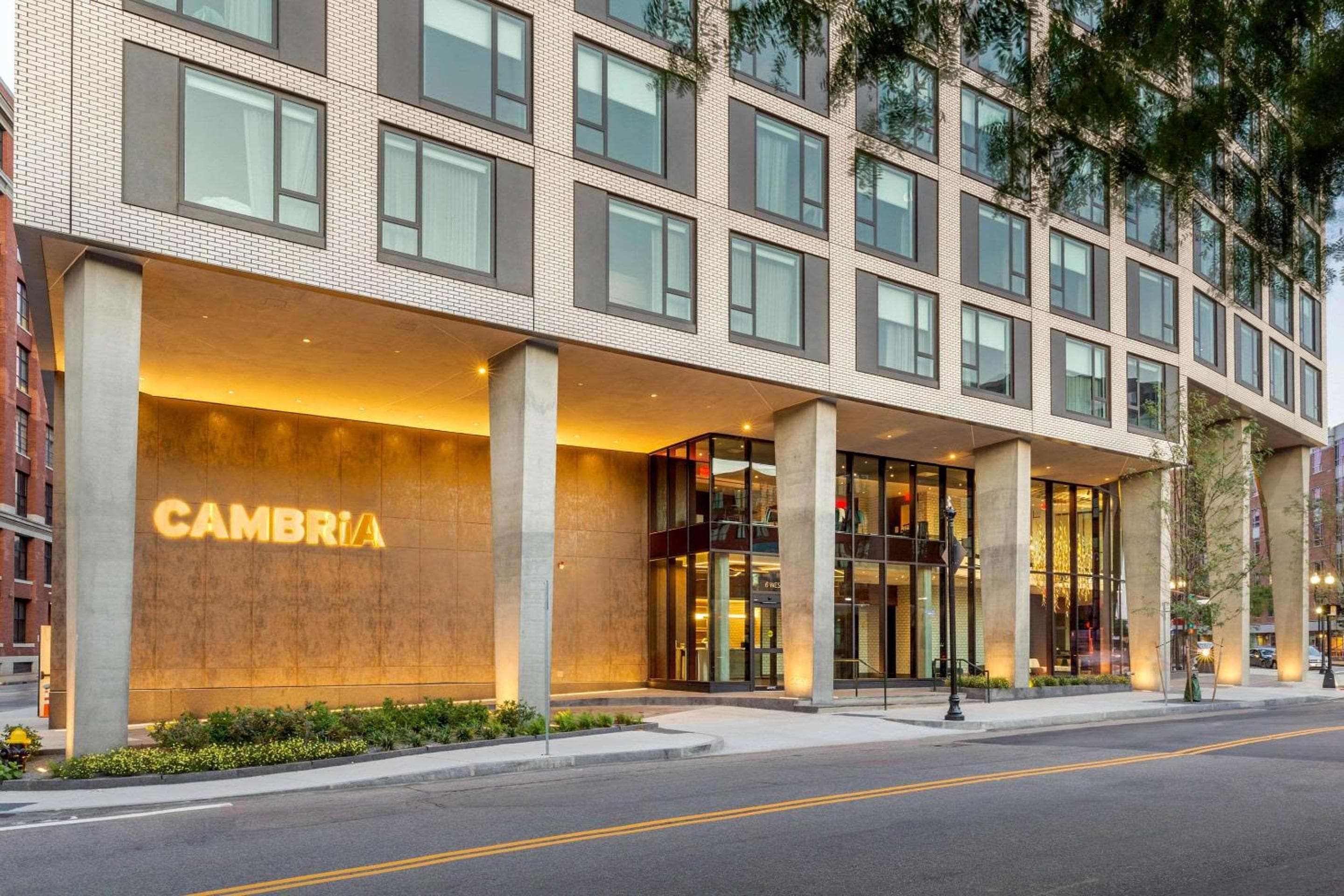 Cambria Hotel Boston Downtown - Seaport: building