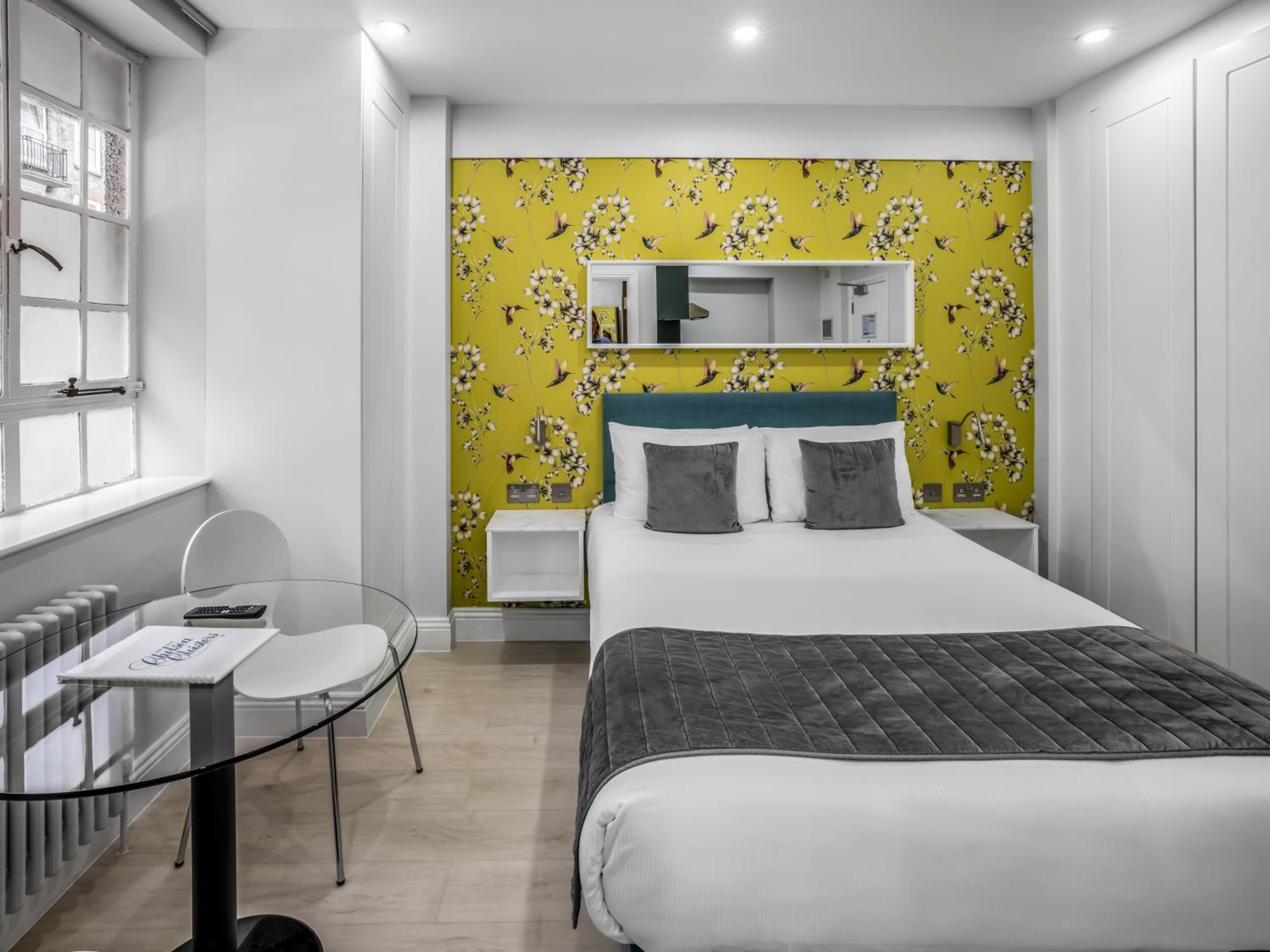 Chelsea Cloisters Serviced Apartments: hotel room