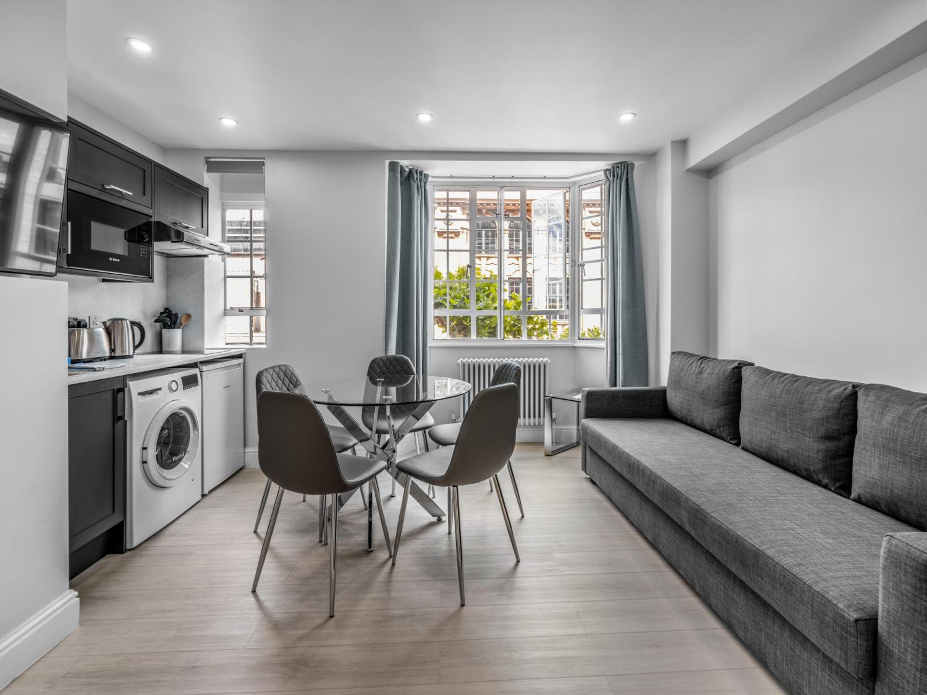Chelsea Cloisters Serviced Apartments: living room