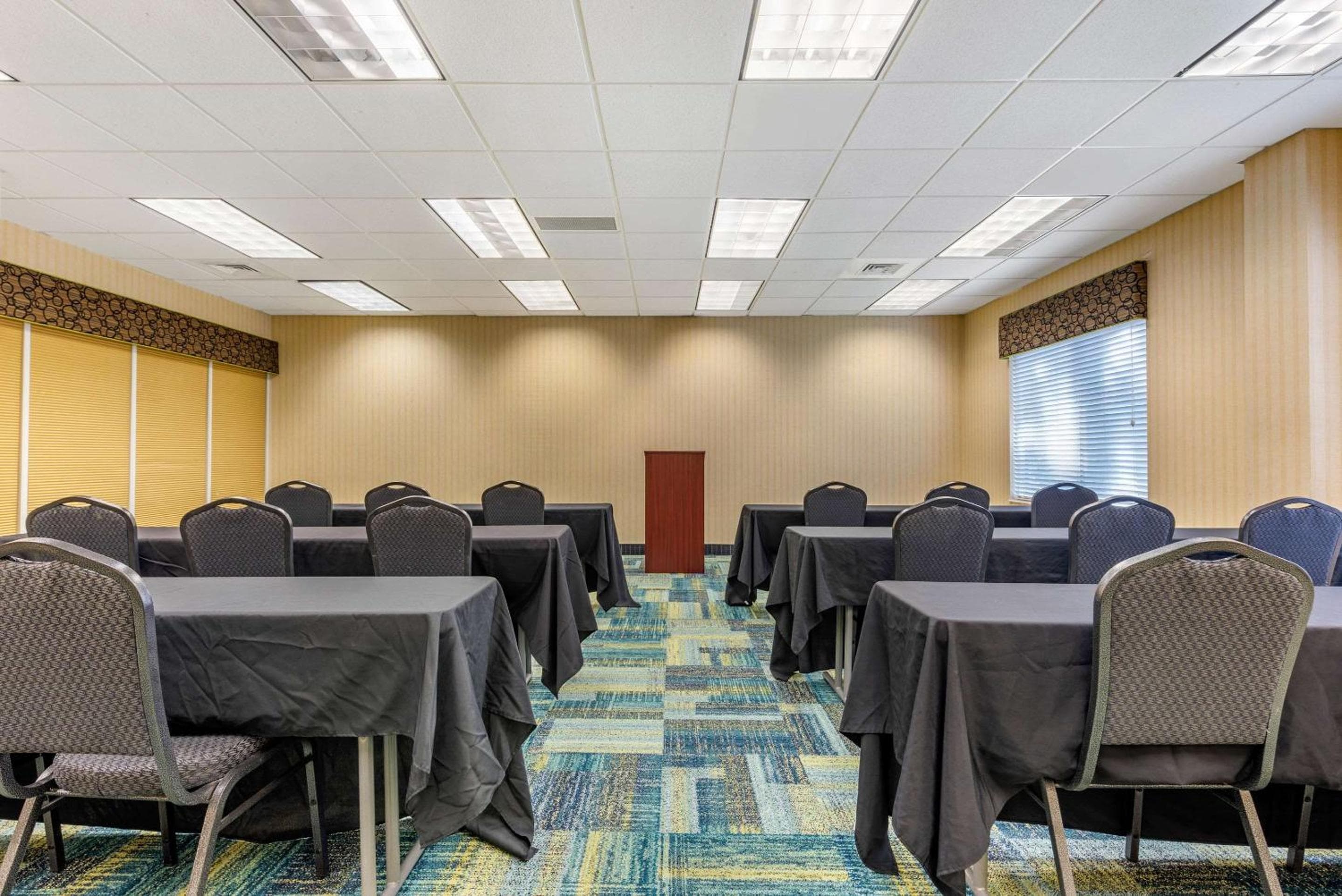 City Express by Marriott Orlando International Drive: meeting & event spaces