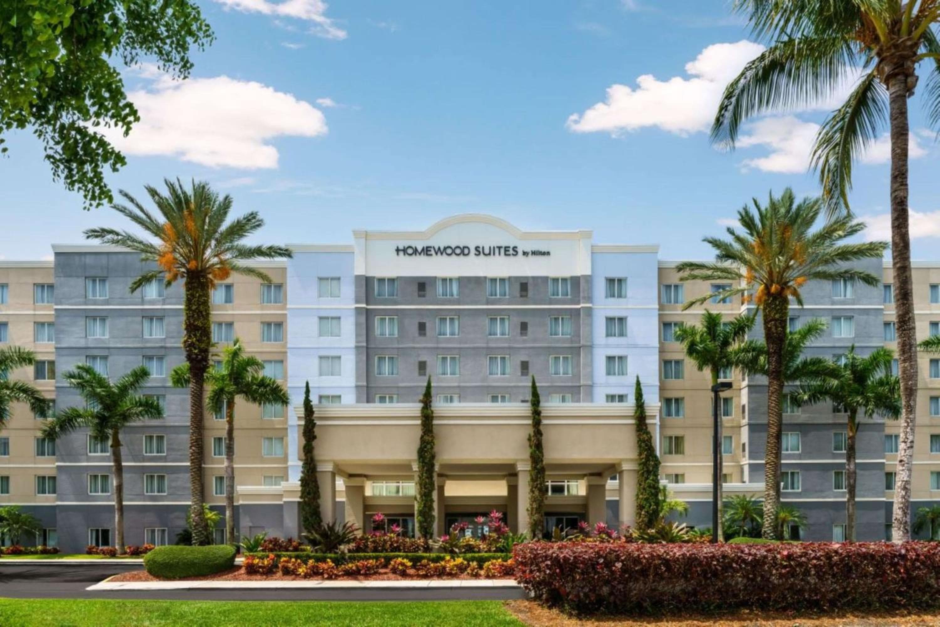 Homewood Suites Miami Airport/Blue Lagoon: building