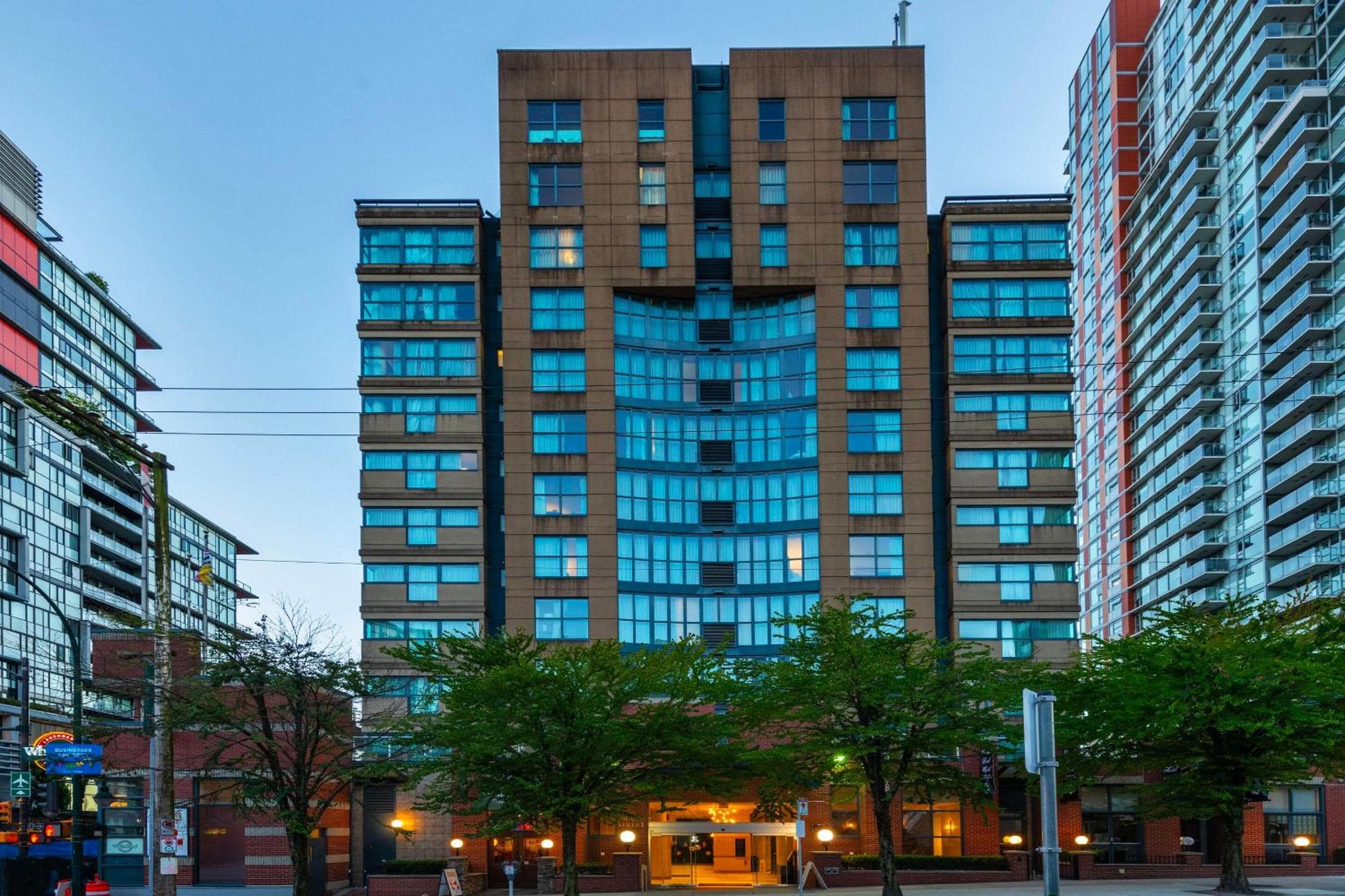 Grand Park Hotel & Suites Downtown Vancouver, an Ascend Collection Hotel: building
