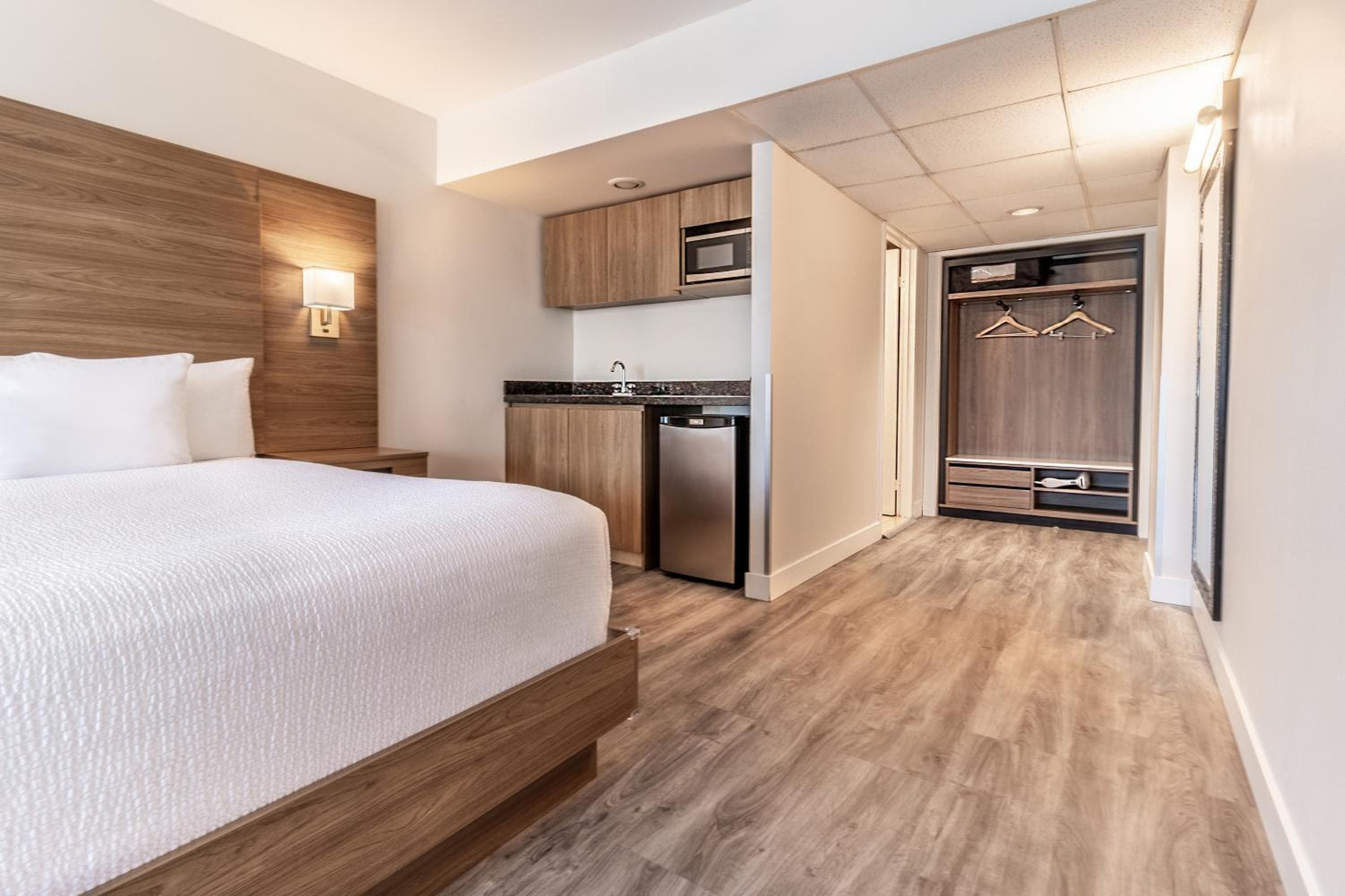 Atrium Hotel Vancouver
