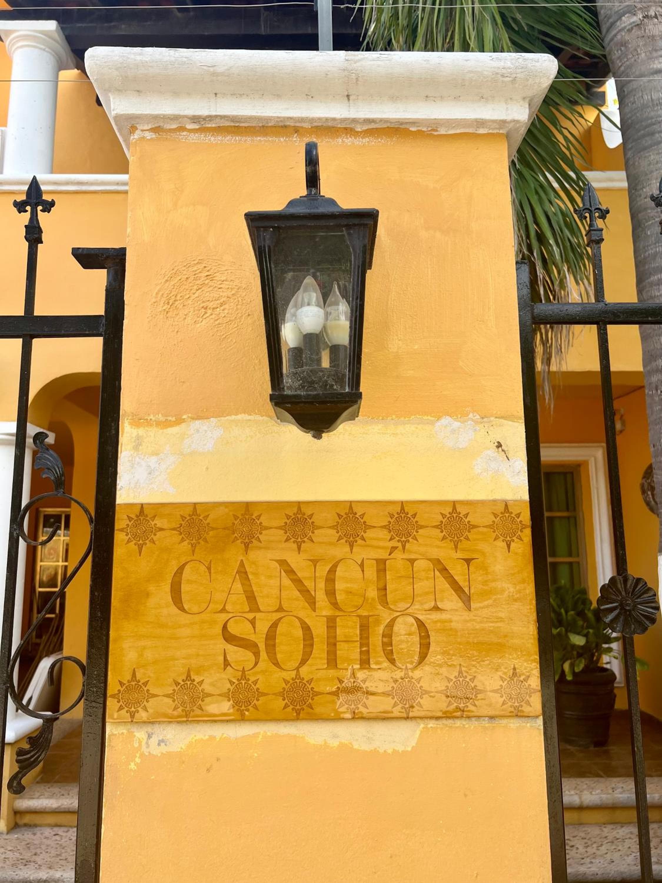 Cancun-Soho: building