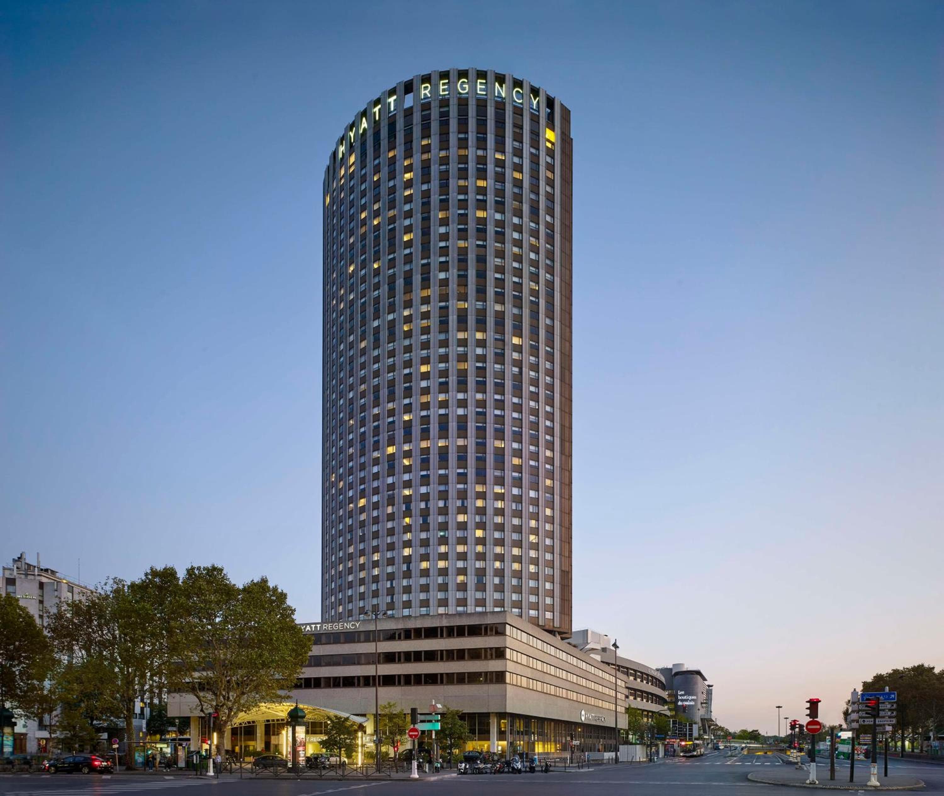 Hyatt Regency Paris Etoile: building