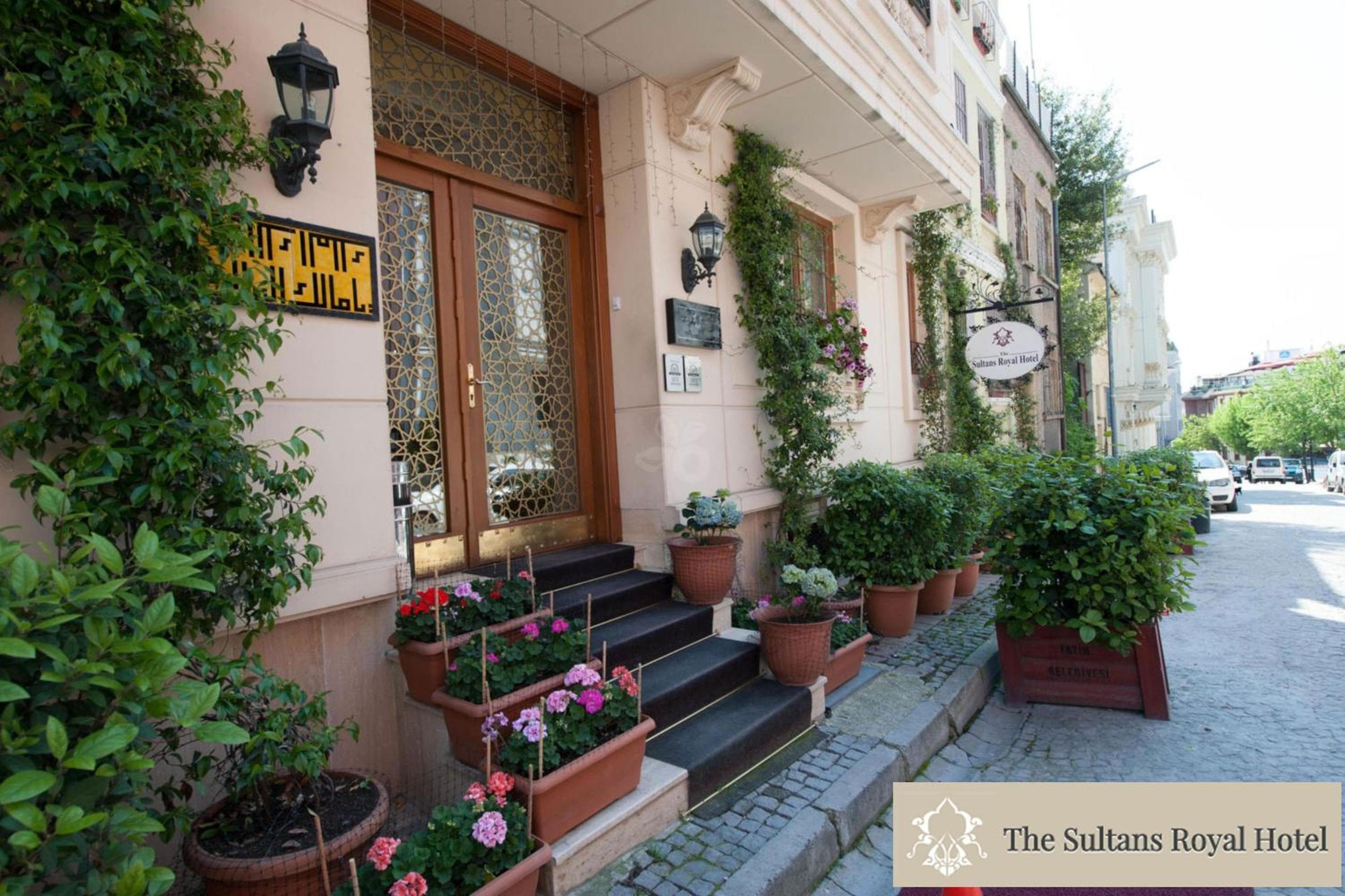 Sultans Royal Hotel: building