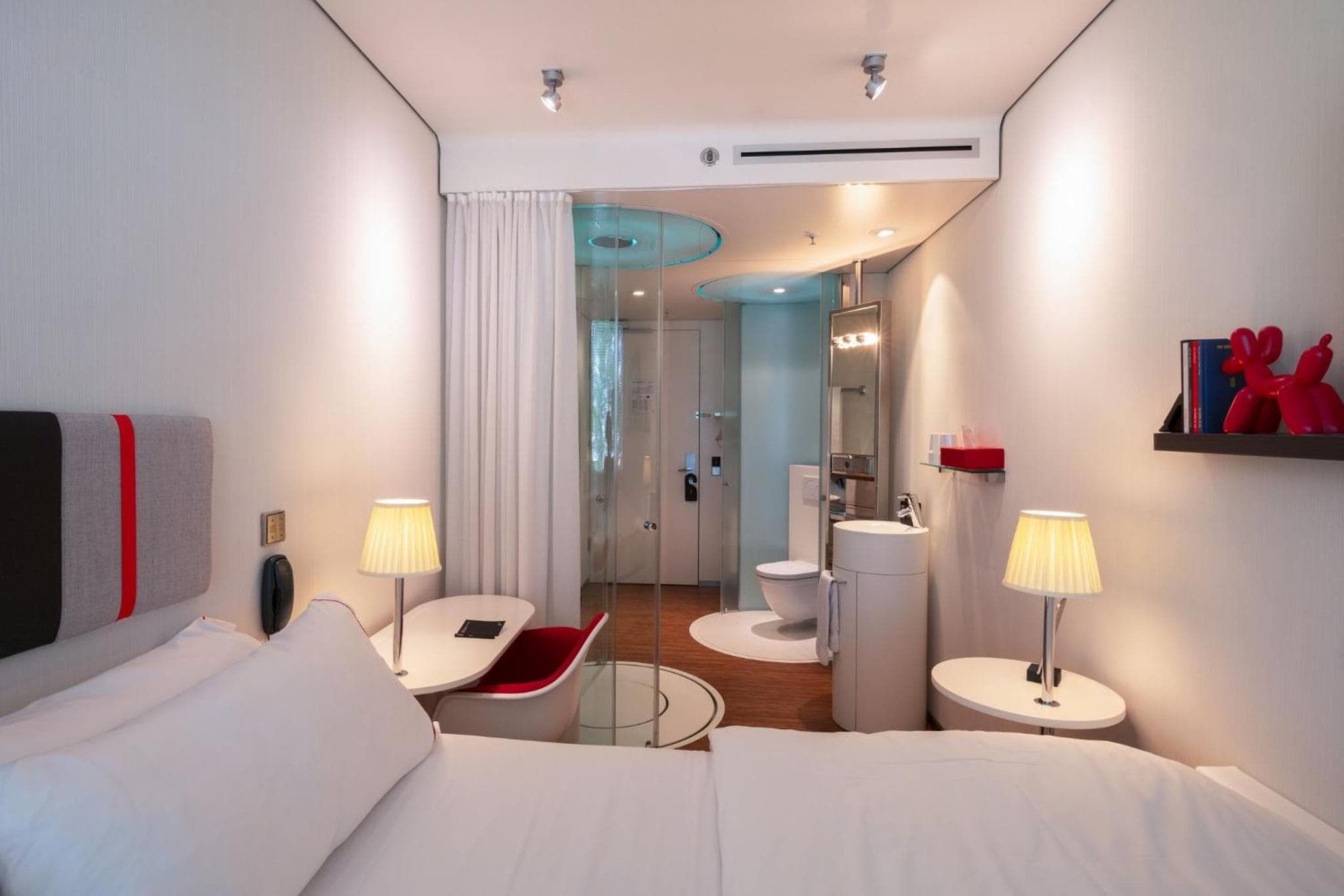 citizenM Amsterdam South: hotel room
