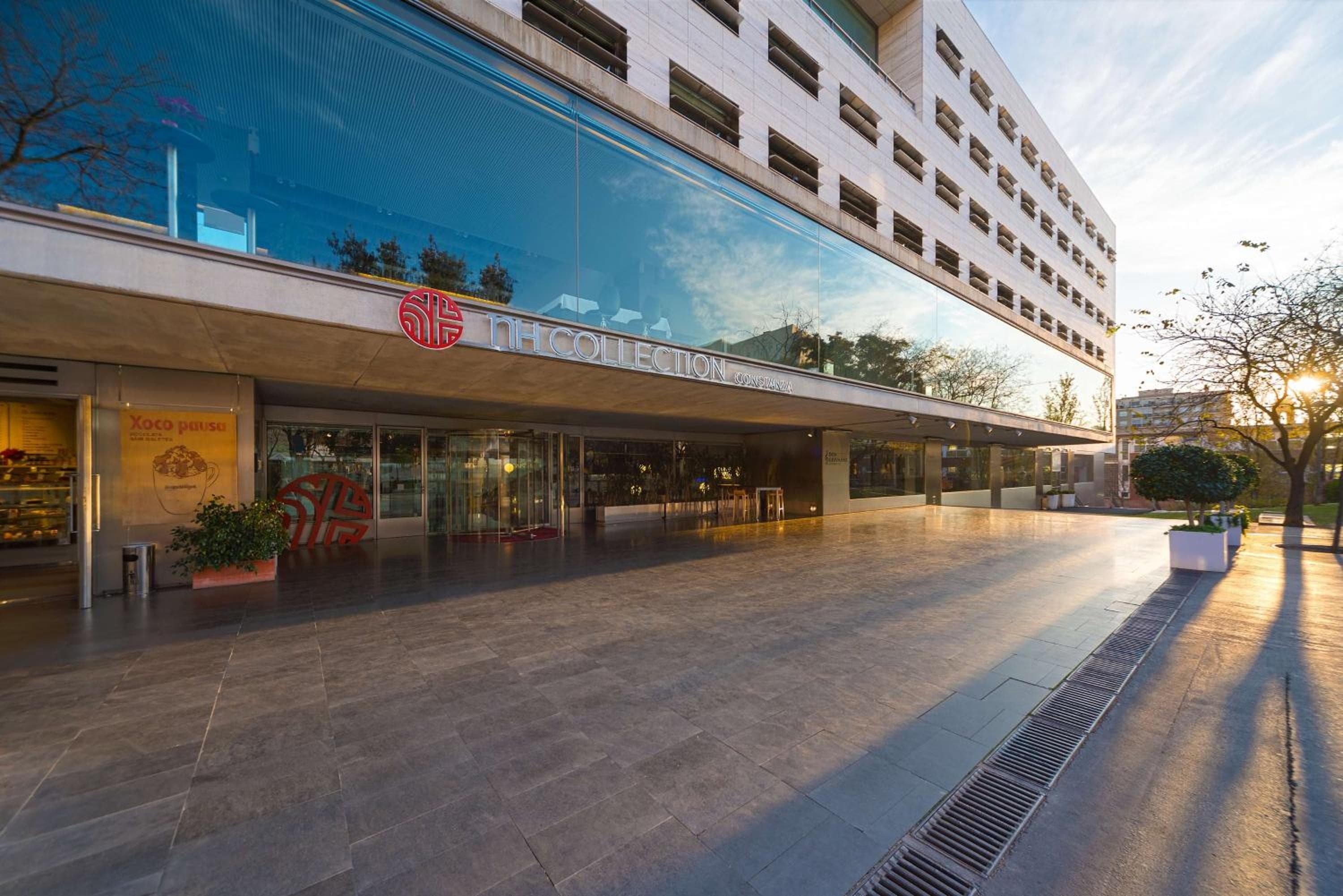 NH Collection Barcelona Constanza: building