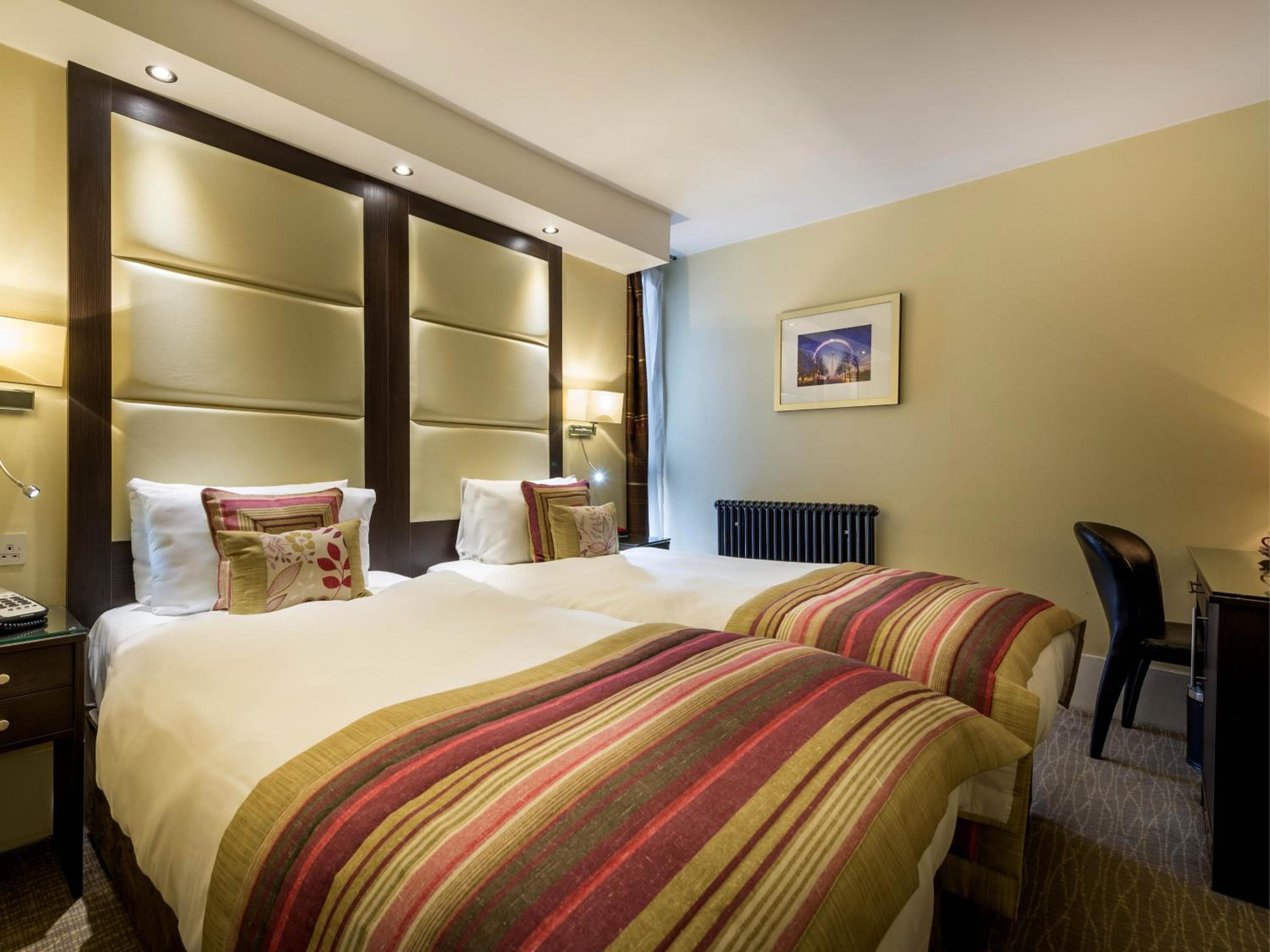 Grand Royale Hyde Park: hotel room