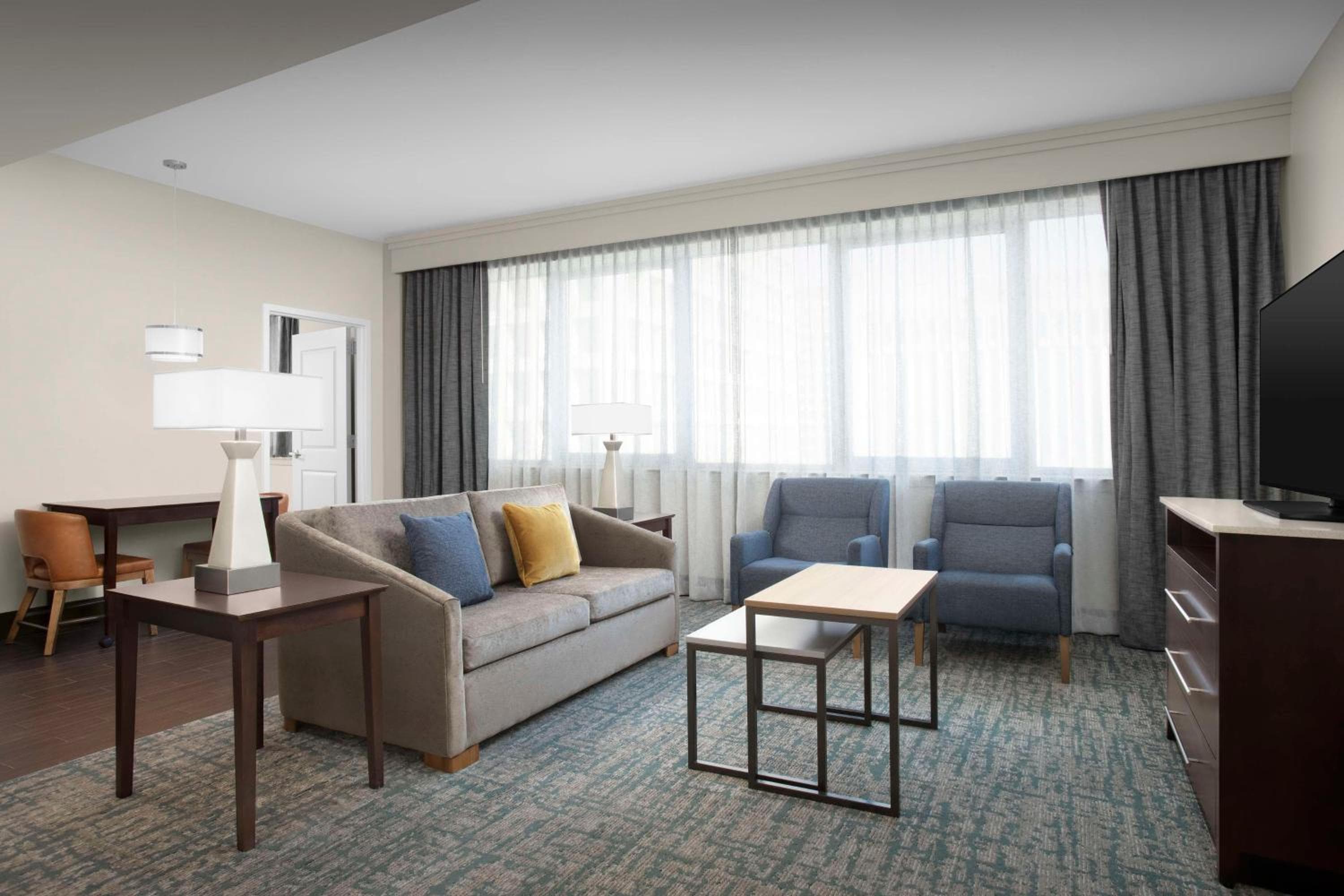 Homewood Suites Dallas Downtown: hotel room