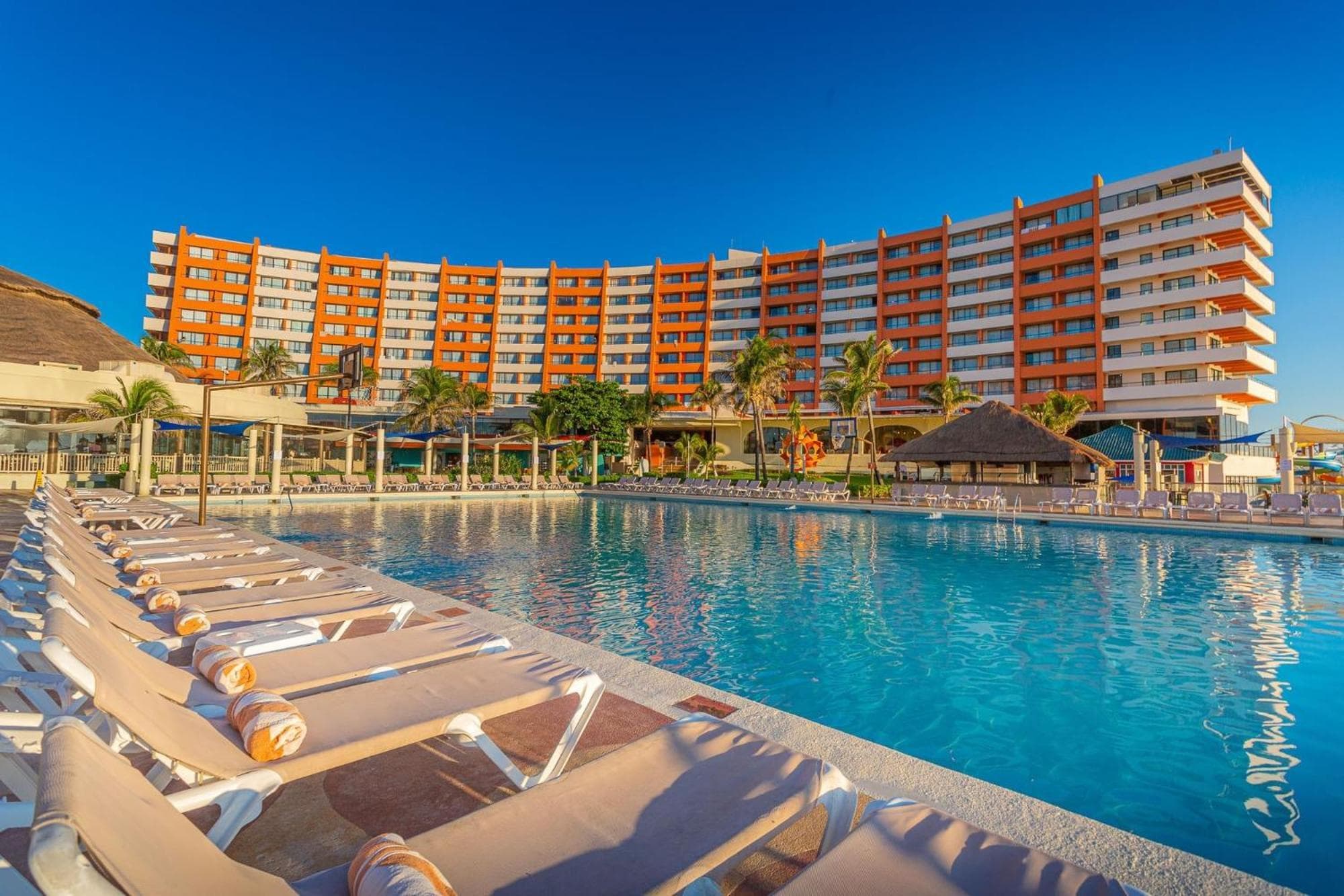 Crown Paradise Club Cancun - All Inclusive: building