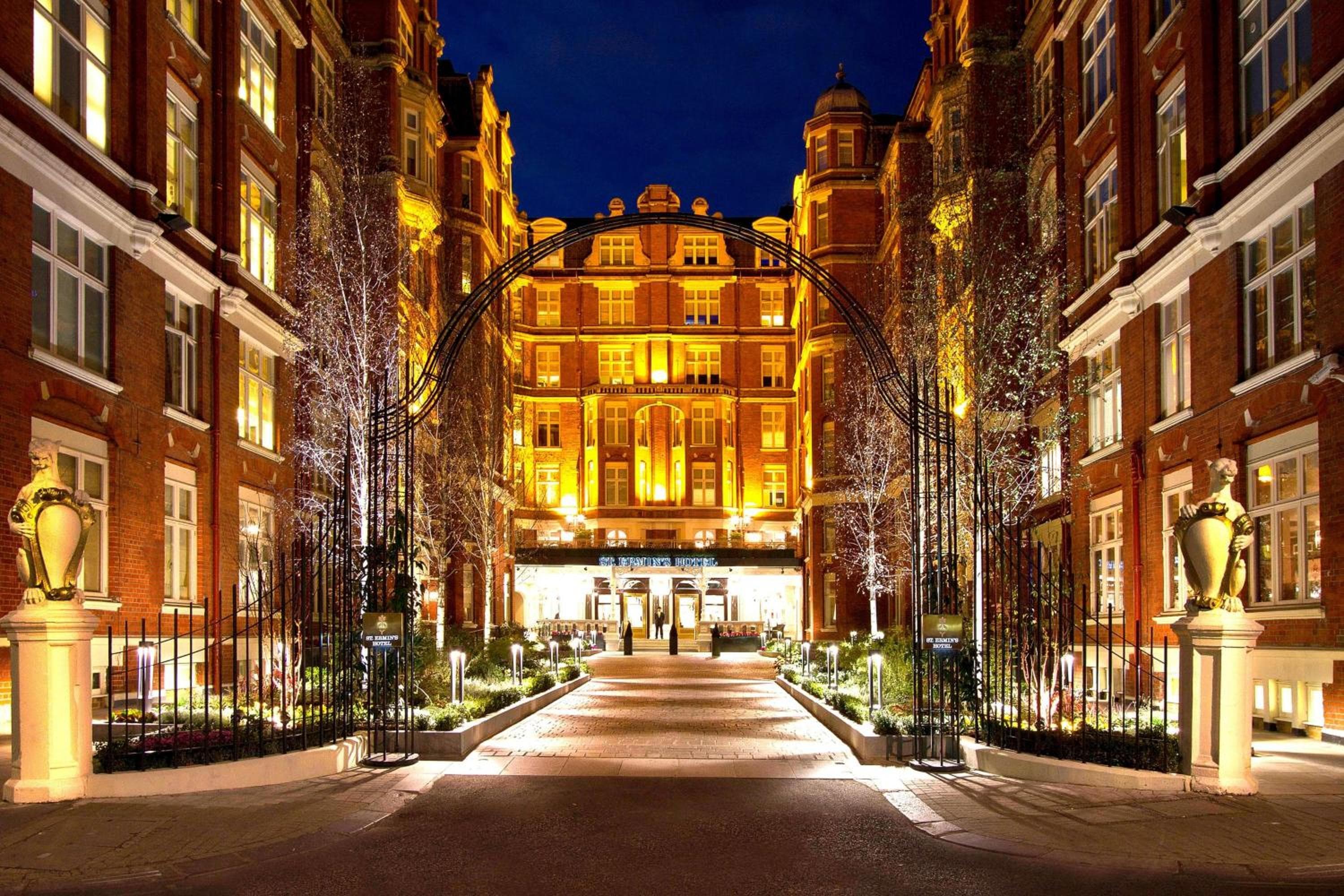 St. Ermin's Hotel, Autograph Collection: building