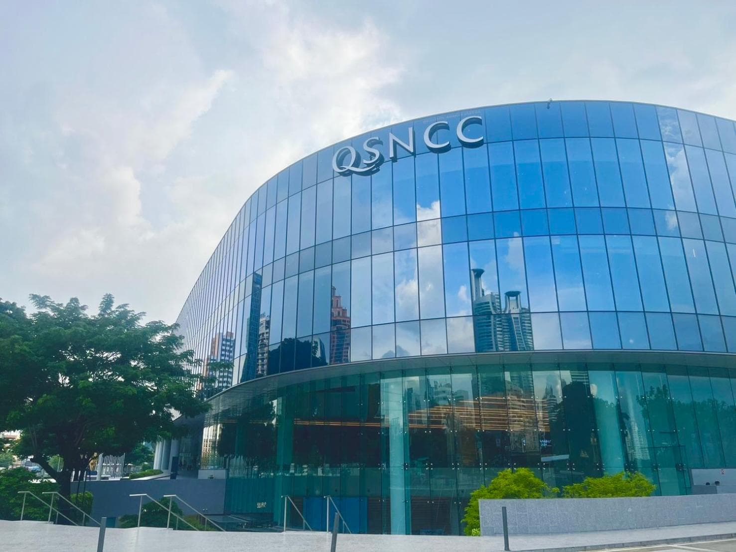 Alt Hotel Nana by UHG -Nearby Benjakitti Park & Queen Sirikit National Convention Center: building