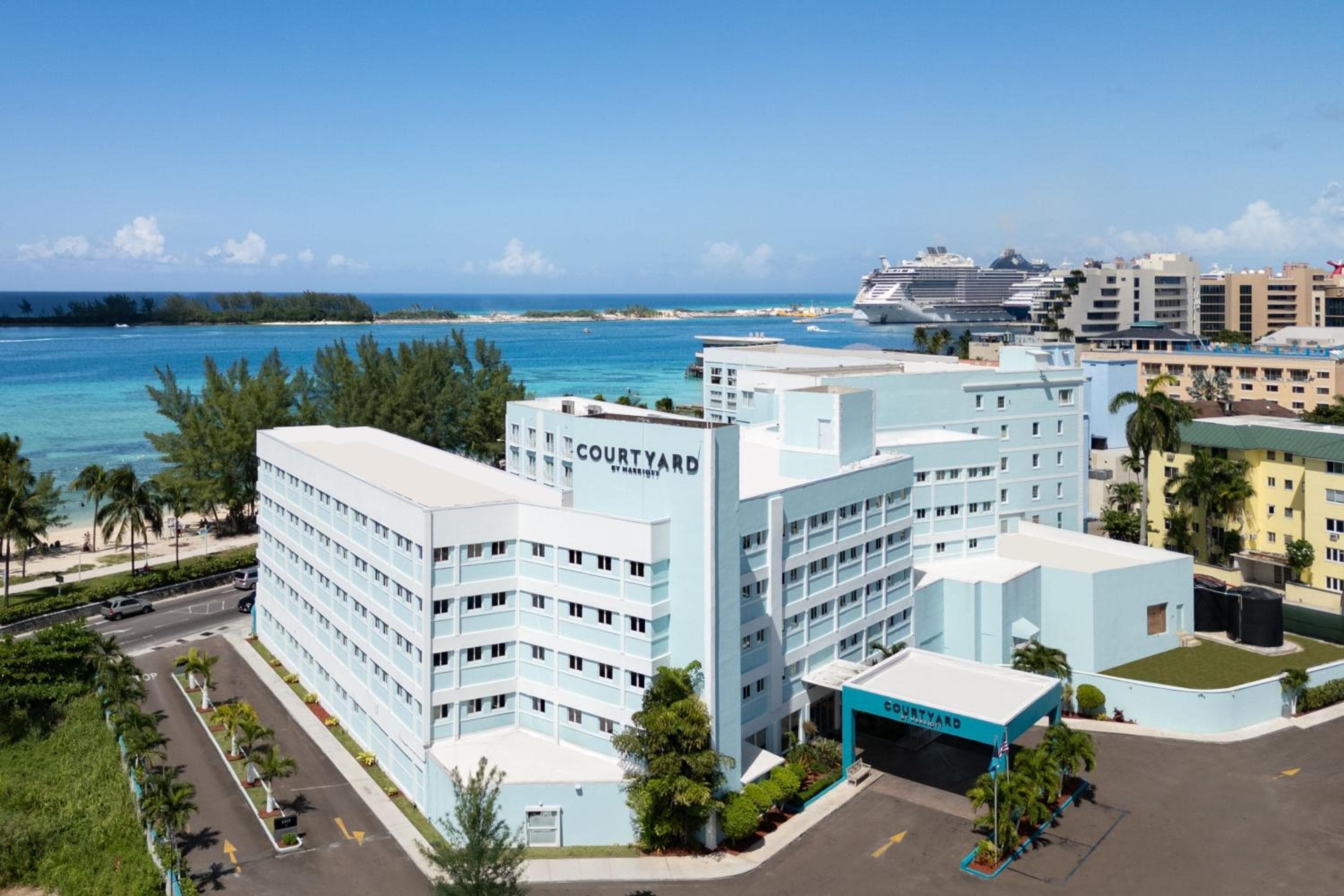 Courtyard by Marriott Nassau Downtown/Junkanoo Beach: building