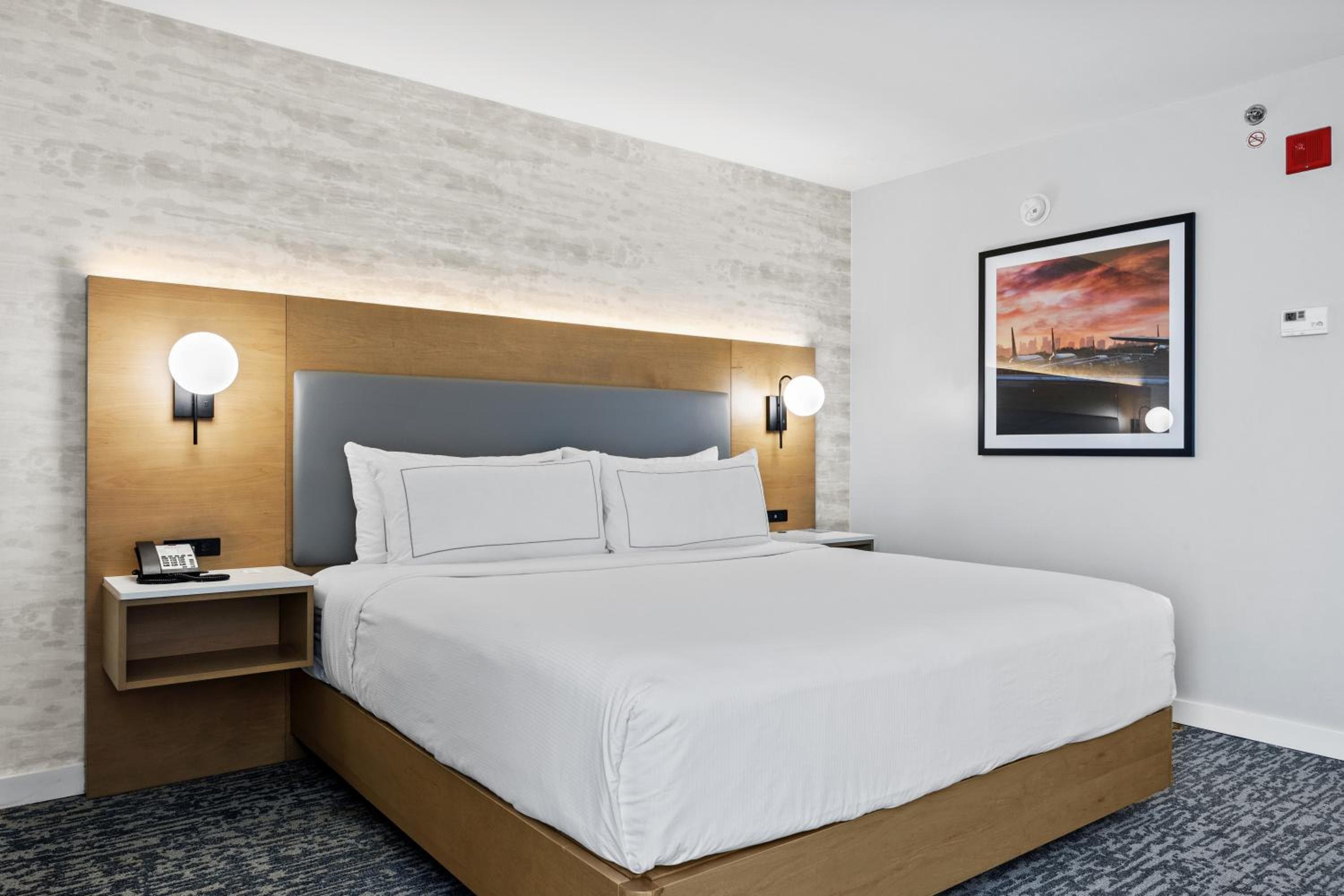 DoubleTree by Hilton New York JFK Airport: hotel room