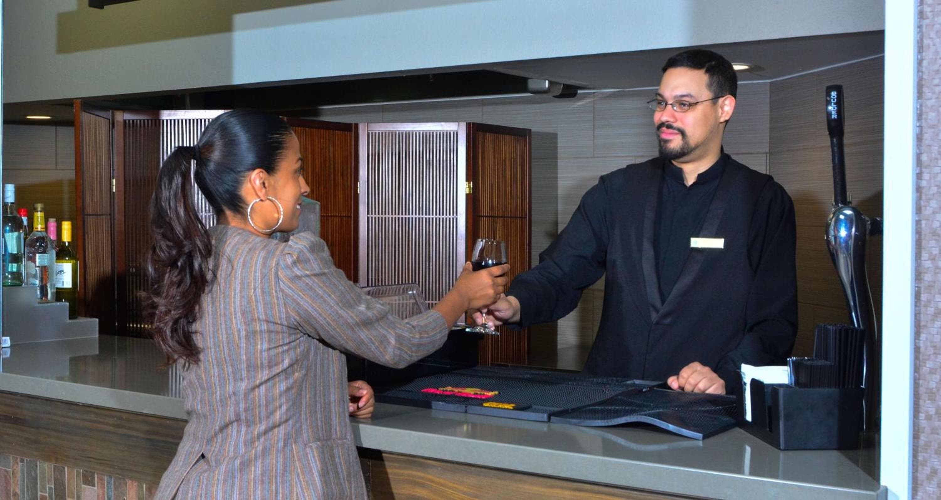 Embassy Suites by Hilton Denver Central Park: recepcion & lobby