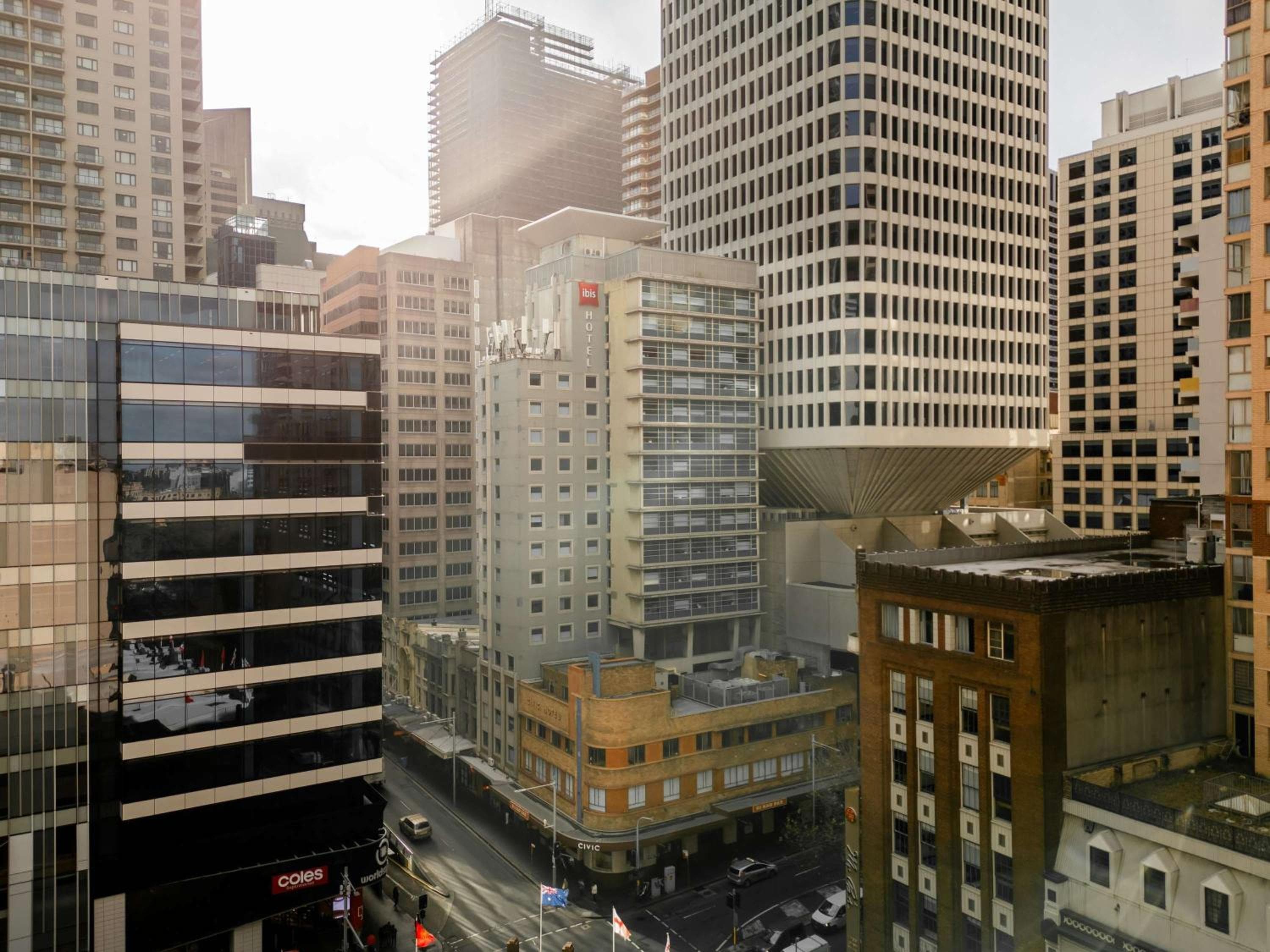 ibis Sydney World Square: building