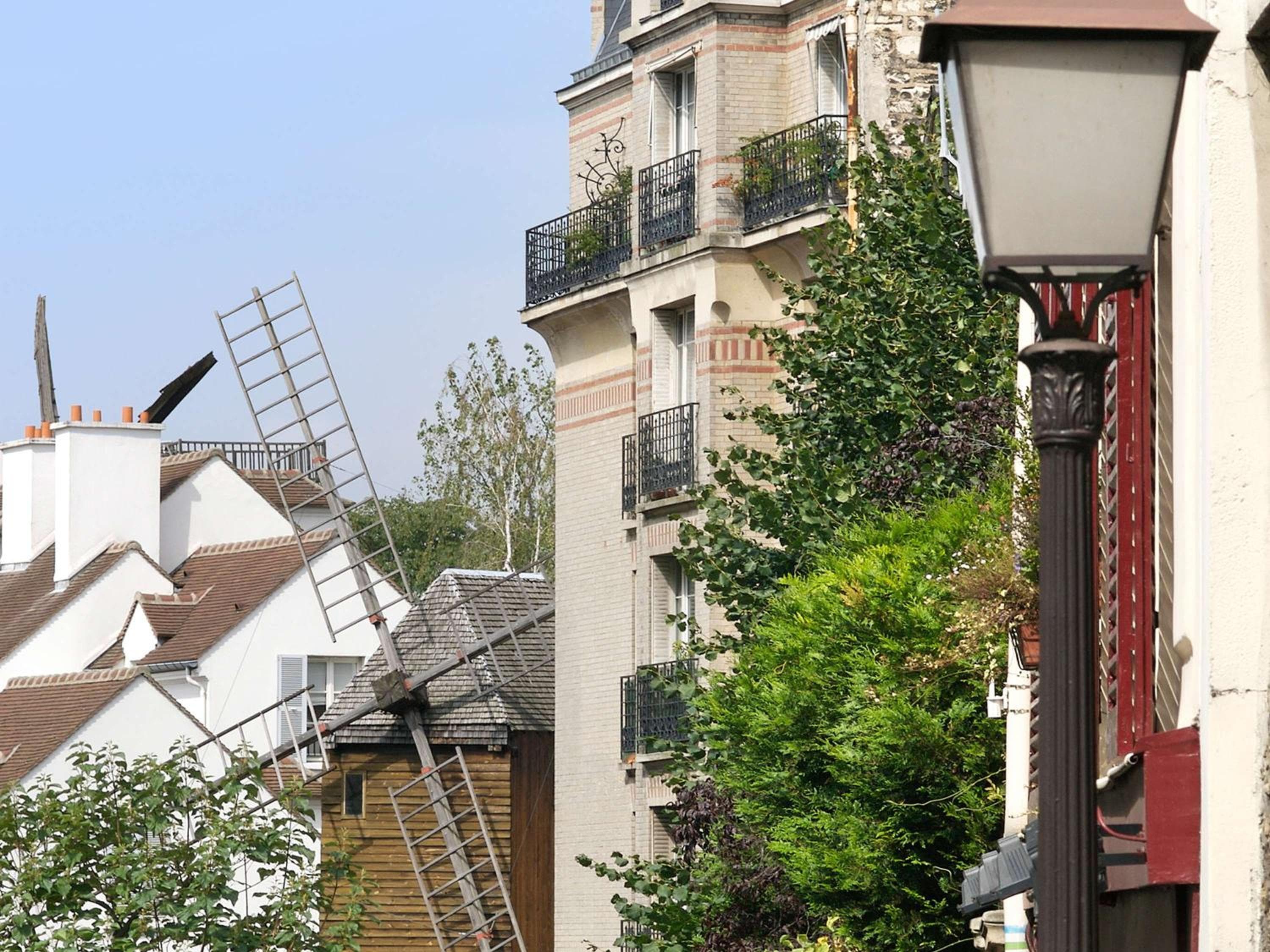 Aparthotel Adagio Paris Montmartre: building