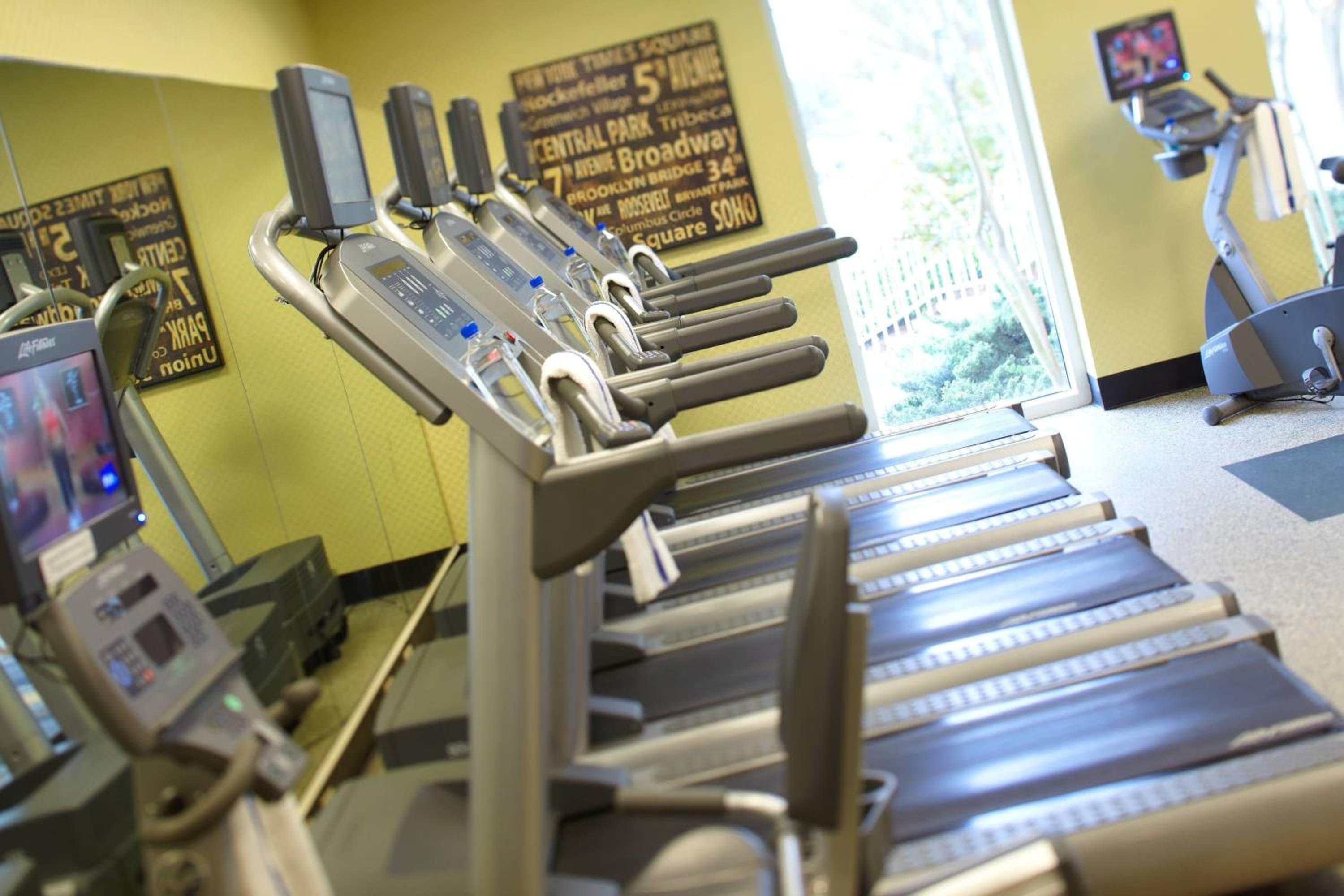 Renaissance Concourse Atlanta Airport Hotel: activities & amenities