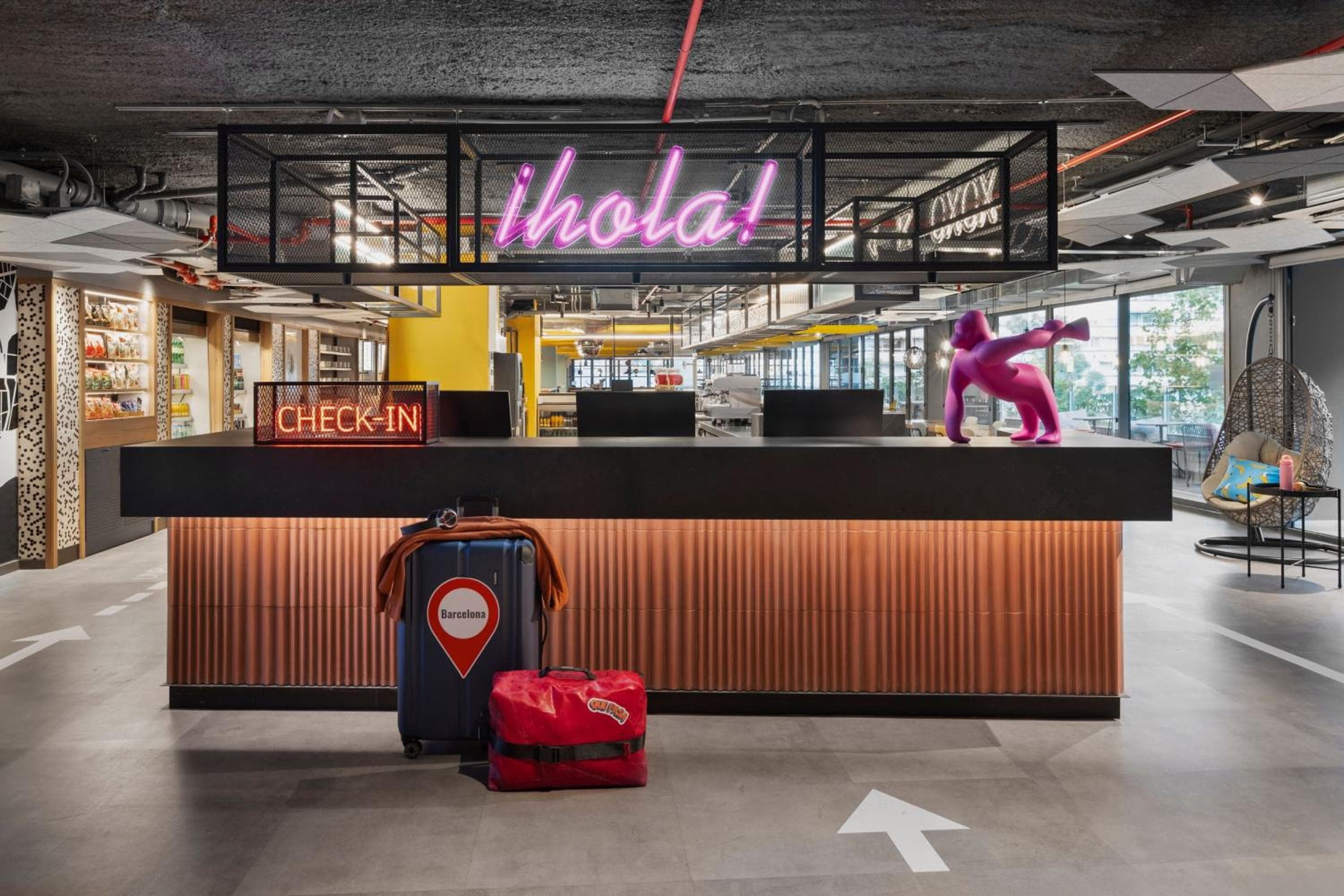 Moxy Barcelona: recepcion & lobby