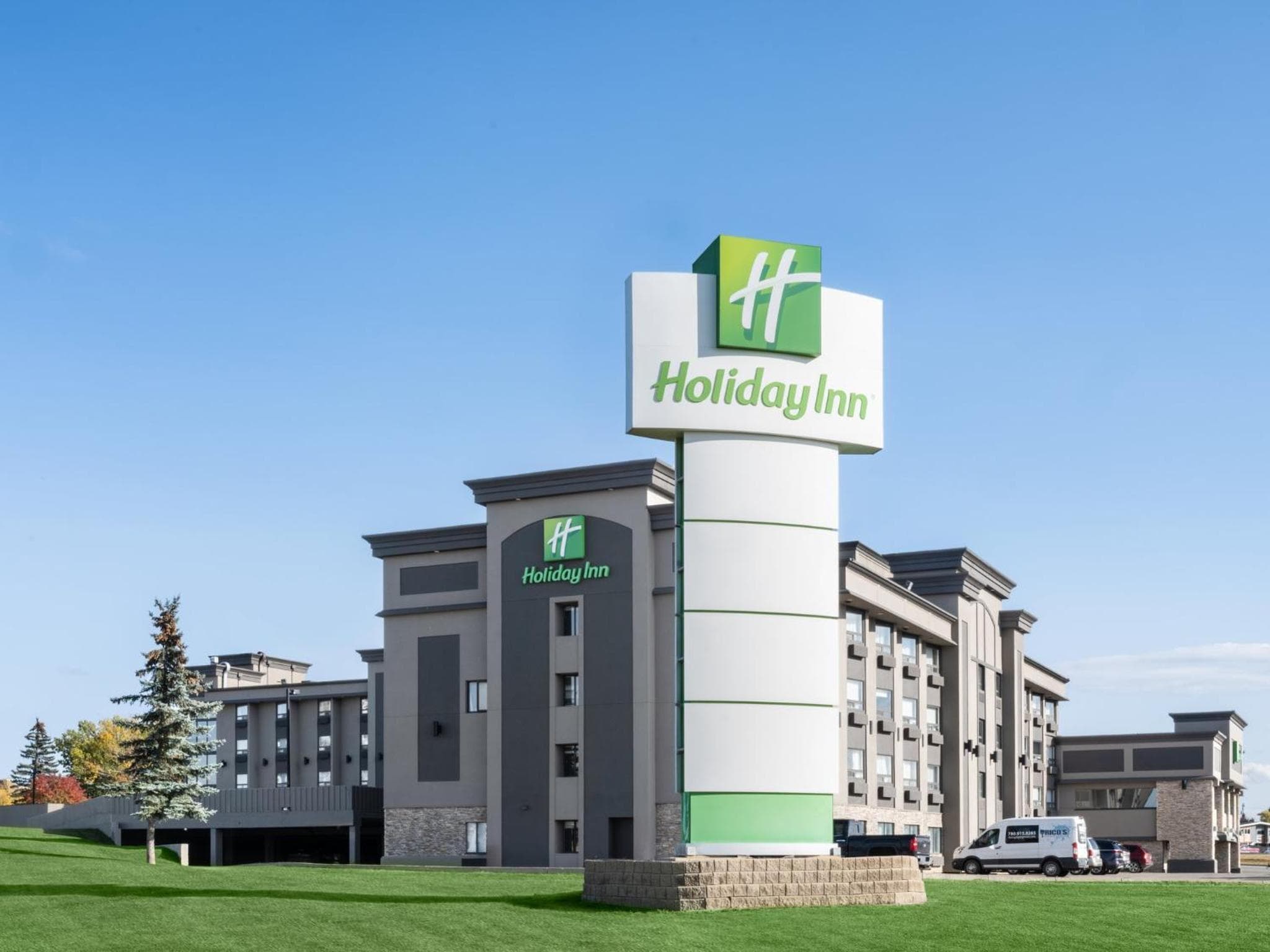 Holiday Inn Calgary Airport by IHG: building