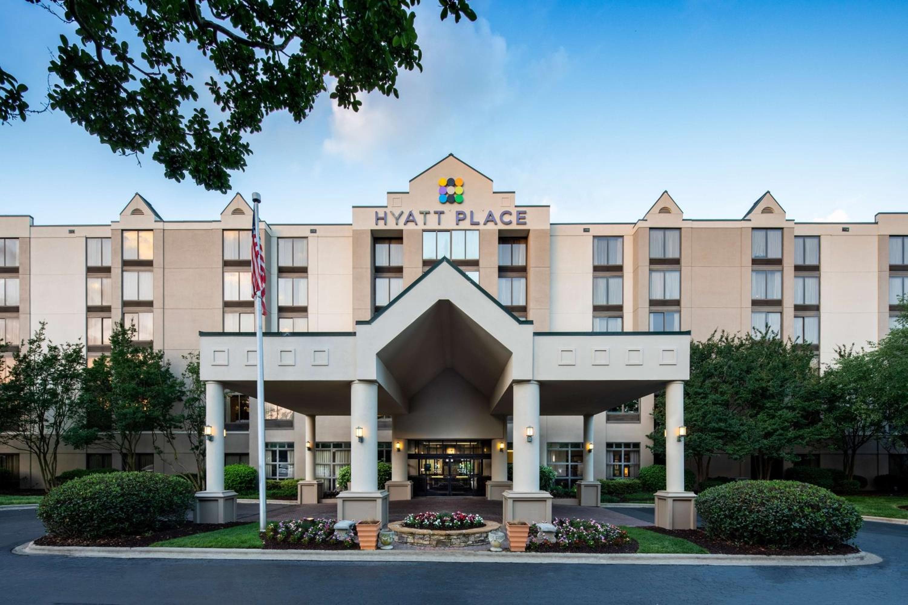 Hyatt Place Dallas Park Central: building