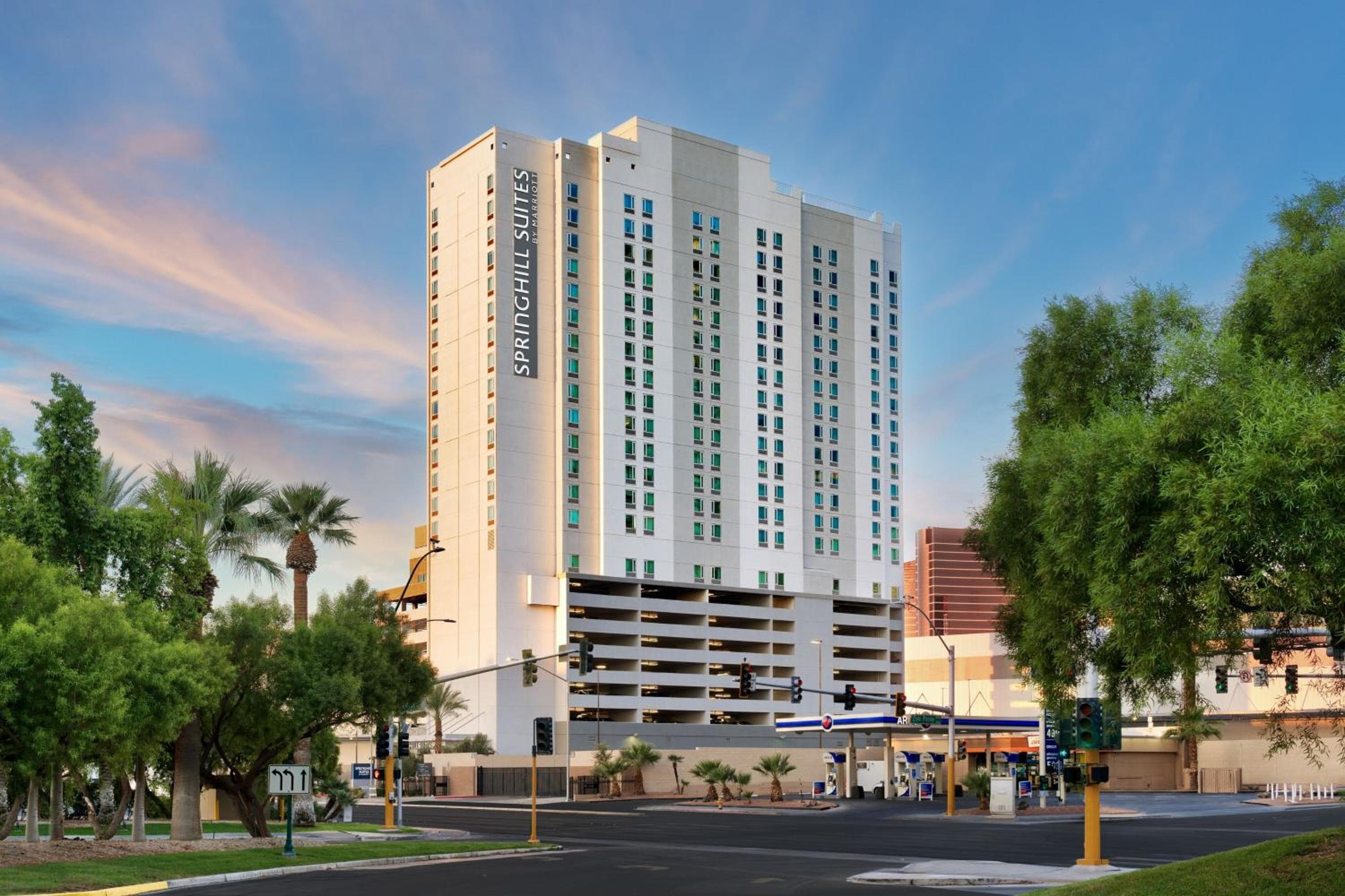 SpringHill Suites by Marriott Las Vegas Convention Center: building