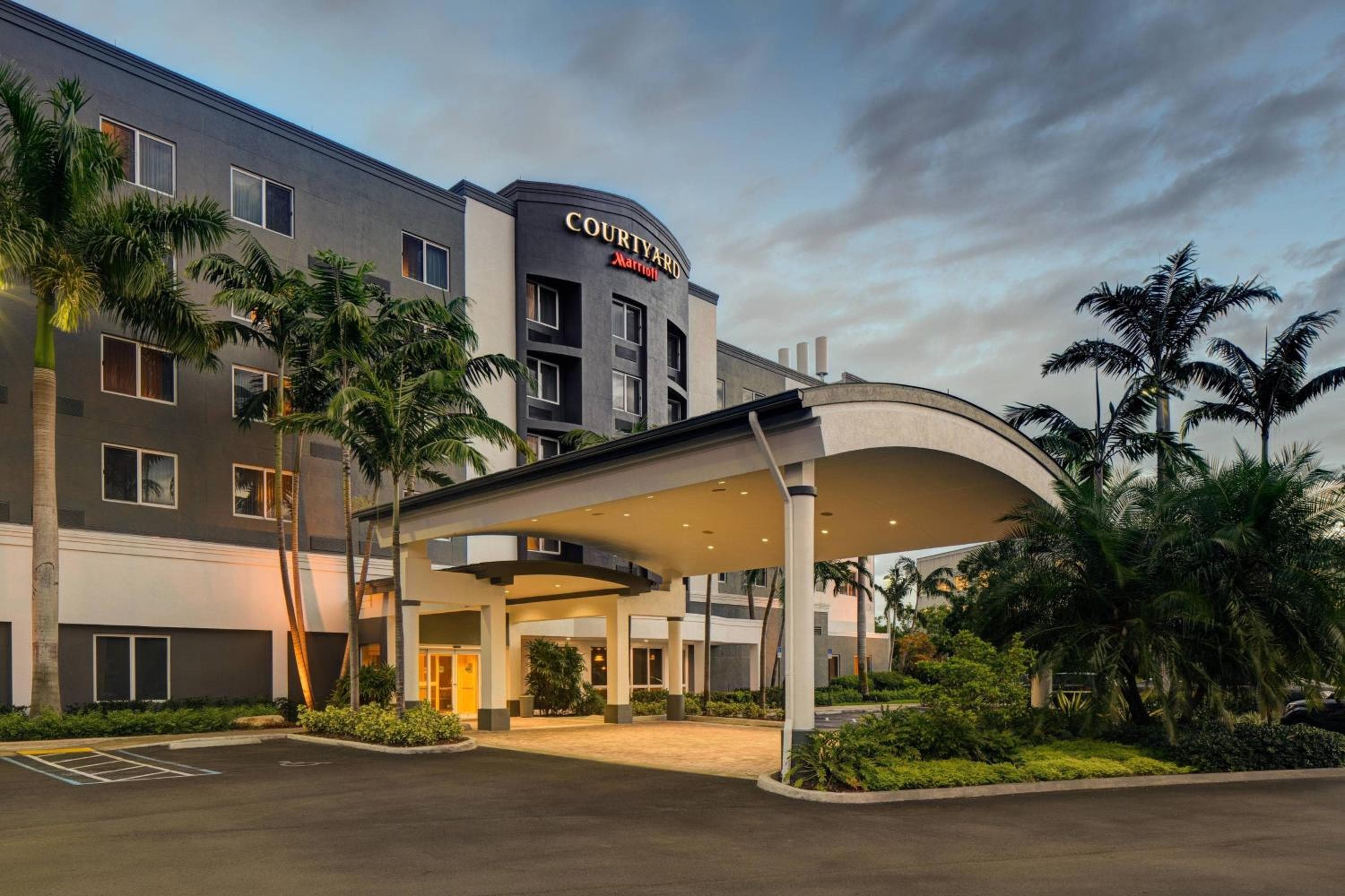 Courtyard by Marriott Miami West/FL Turnpike: building