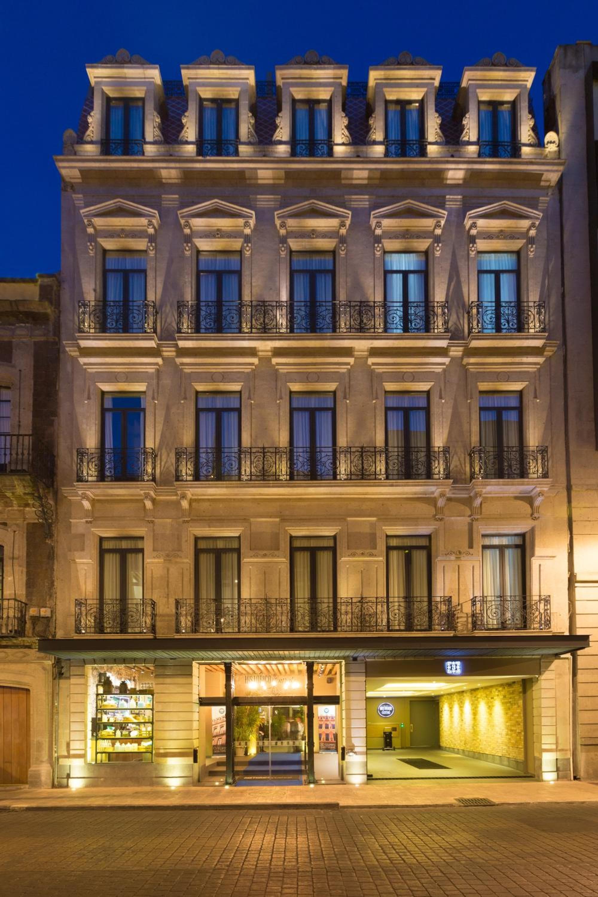 Historico Central Hotel: building