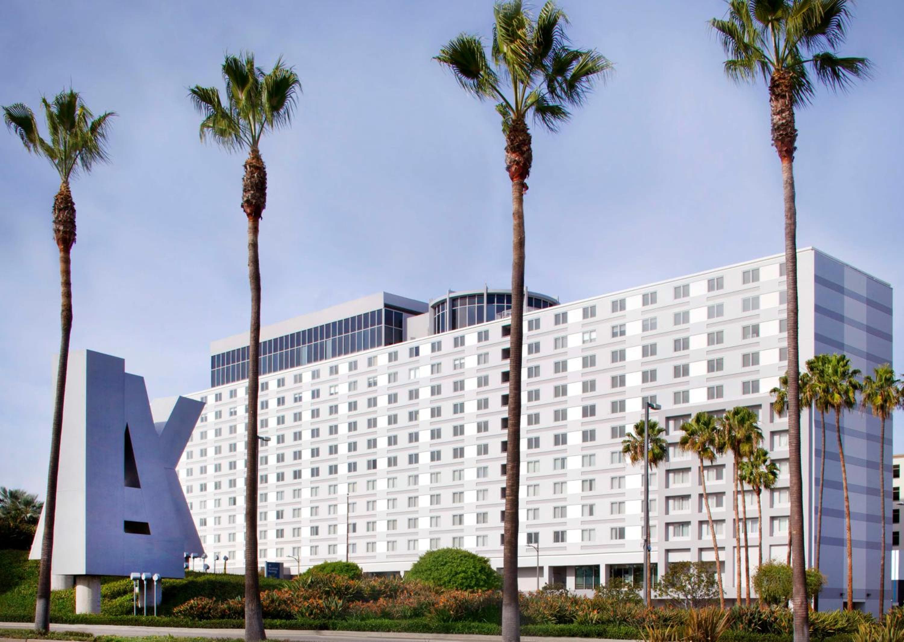 Hyatt Regency Los Angeles International Airport: building
