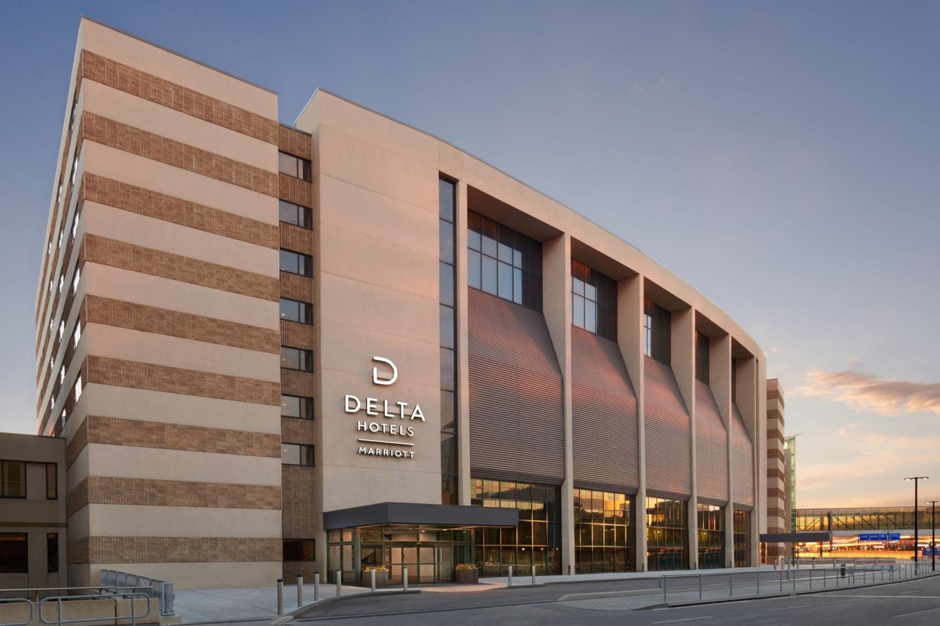 Delta Hotels Calgary Airport In-Terminal: building