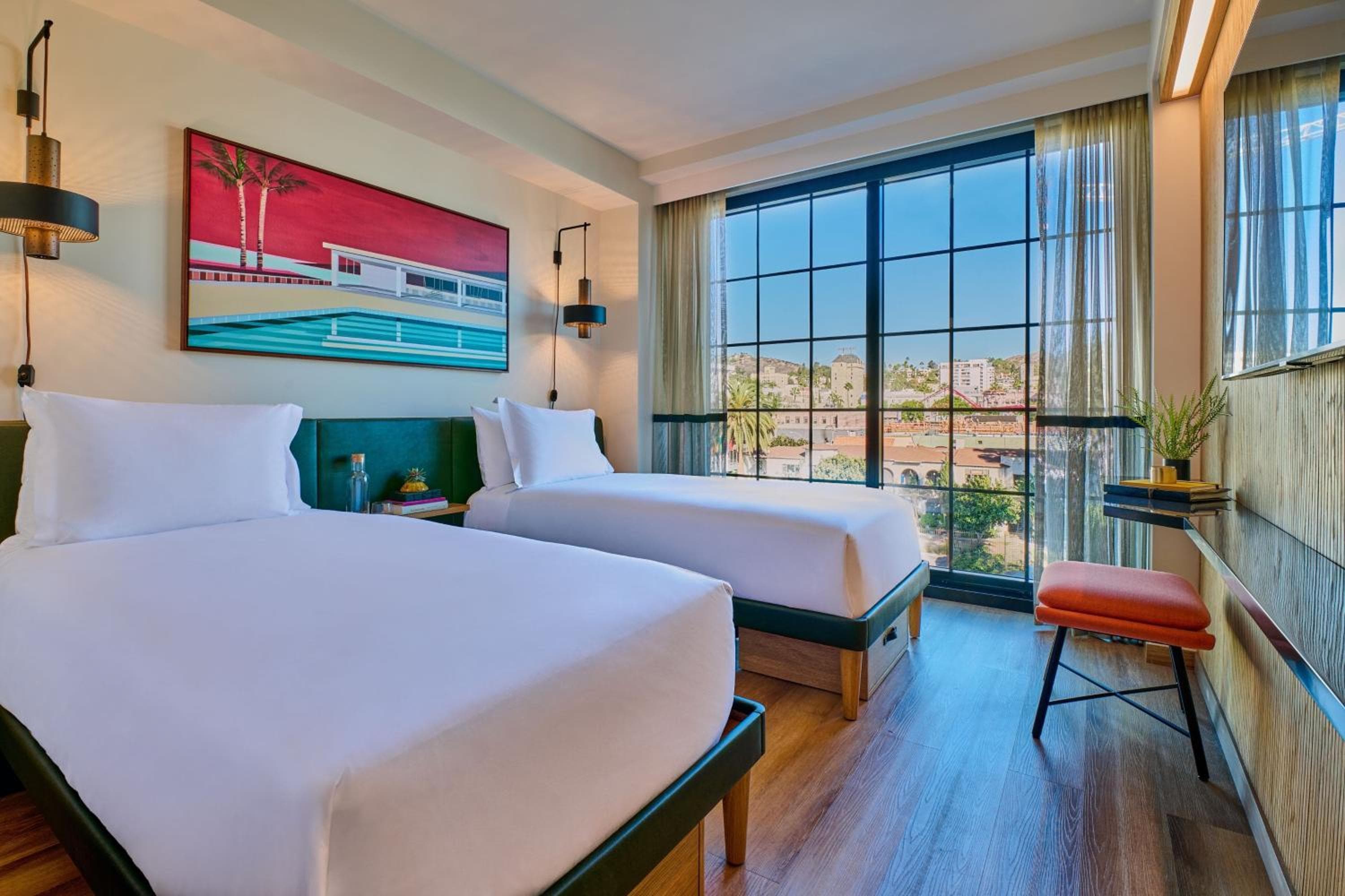 HOLLYWOOD VOLUME, a Tribute Portfolio Hotel: hotel room