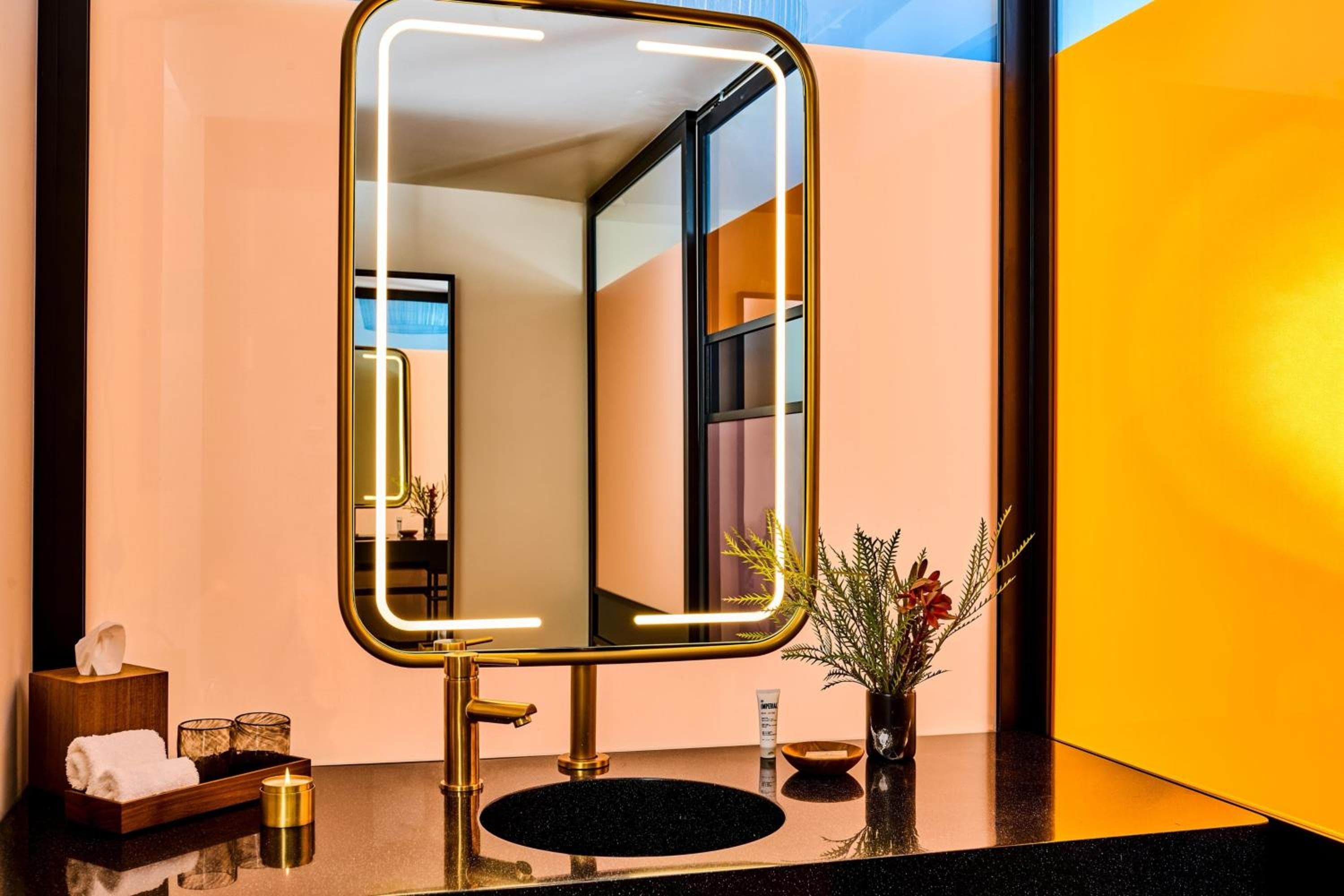 HOLLYWOOD VOLUME, a Tribute Portfolio Hotel: bathroom