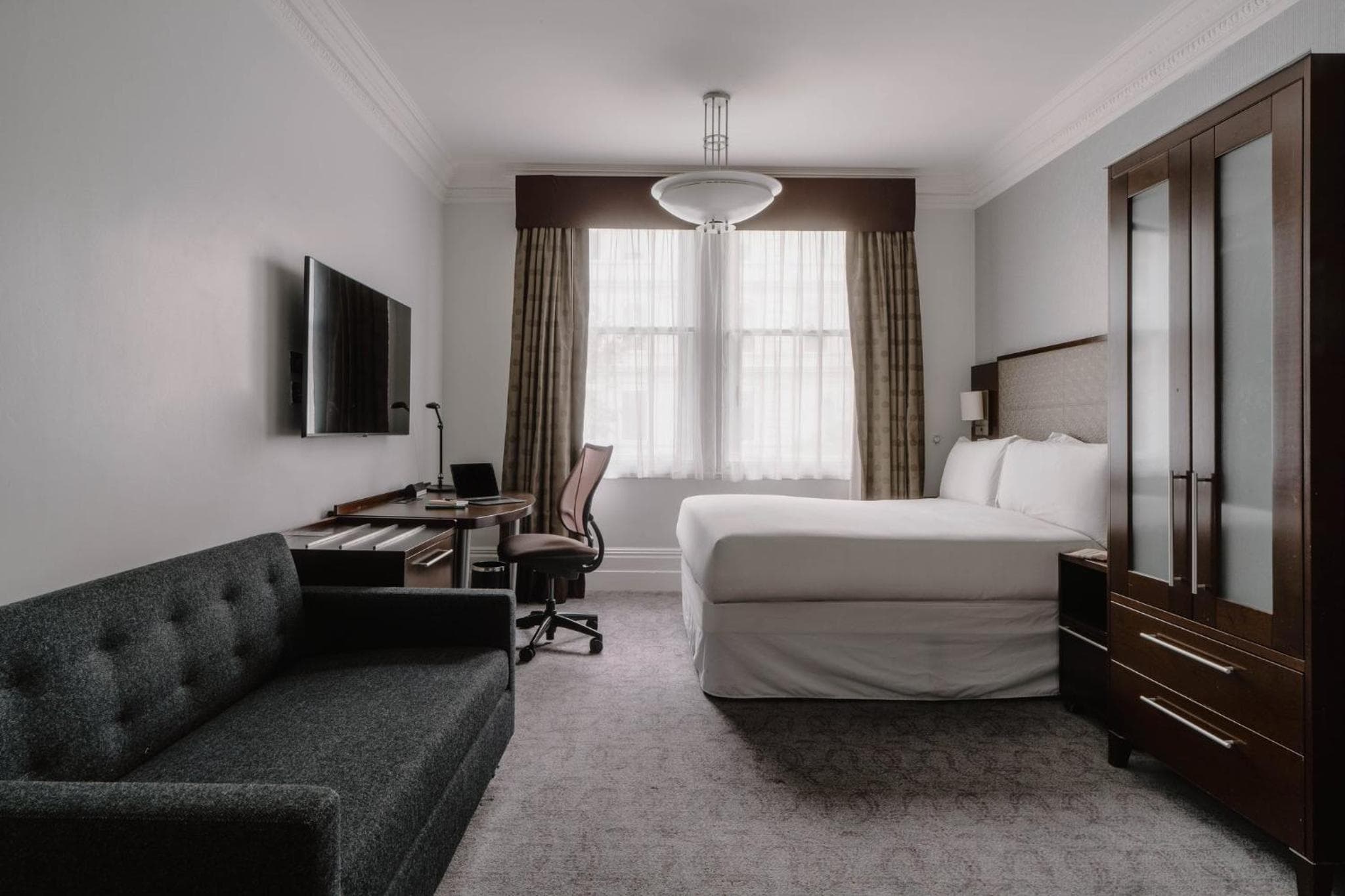 Club Quarters Hotel Trafalgar Square, London: hotel room