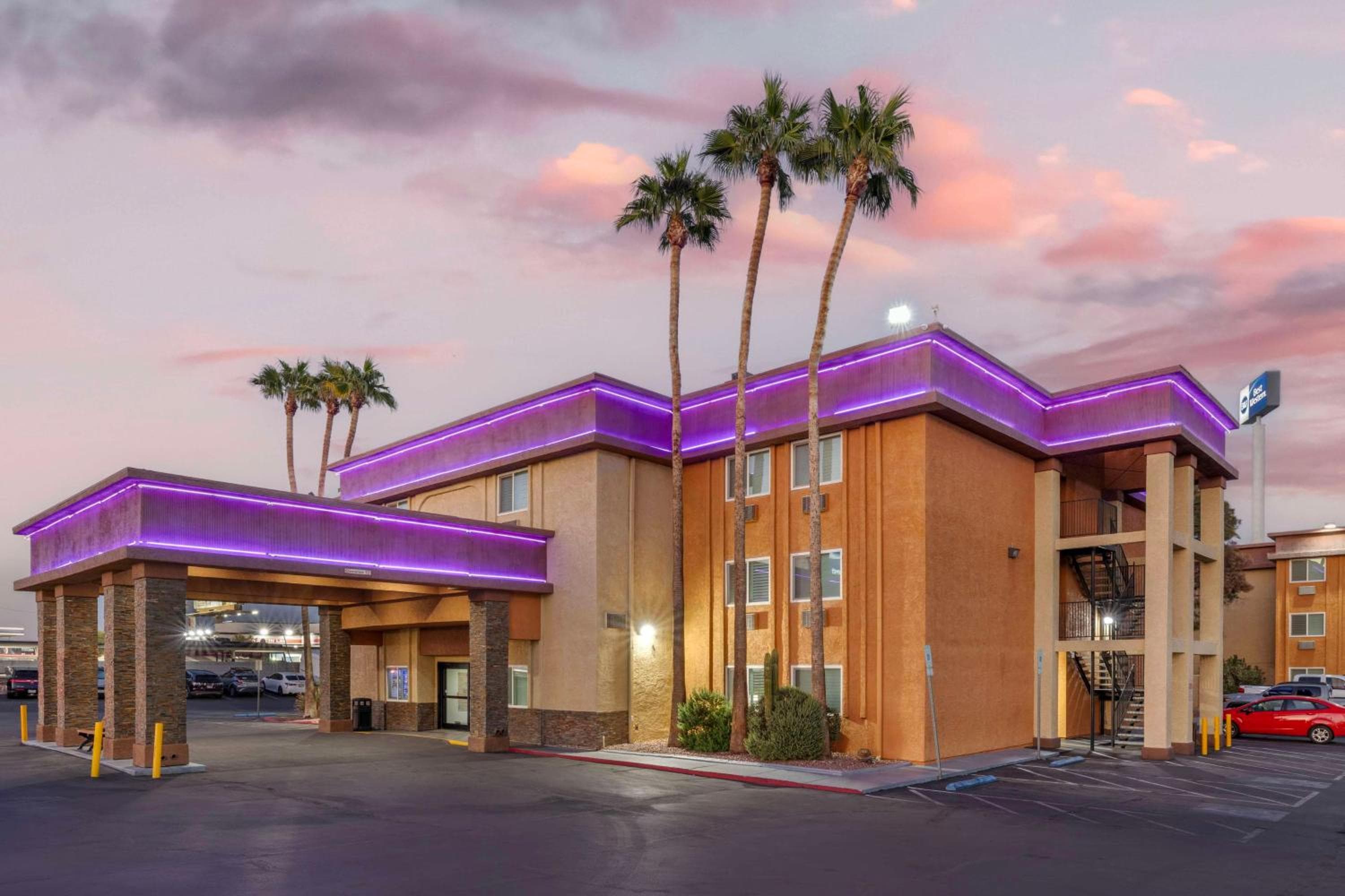 Best Western McCarran Inn: building
