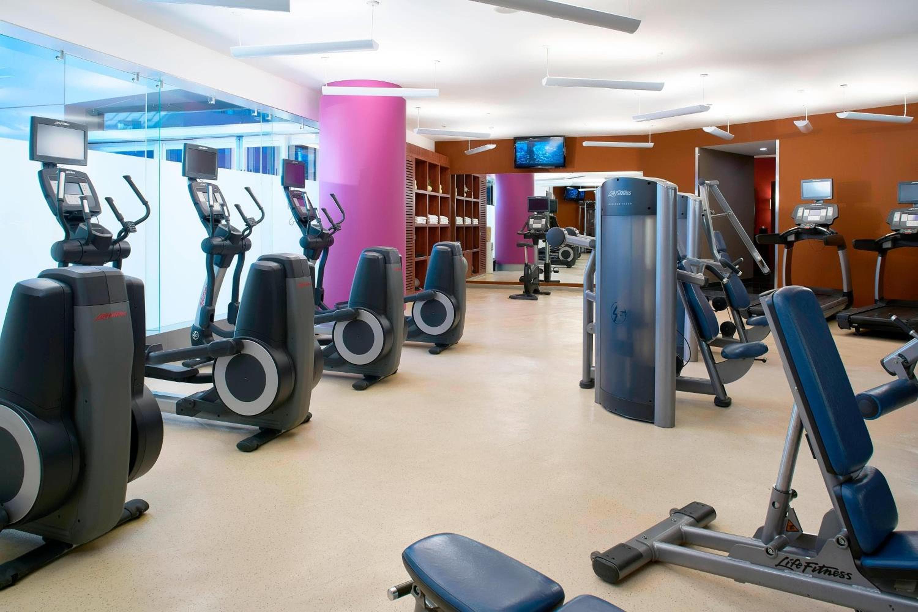 Courtyard by Marriott Mexico City Airport: activities & amenities